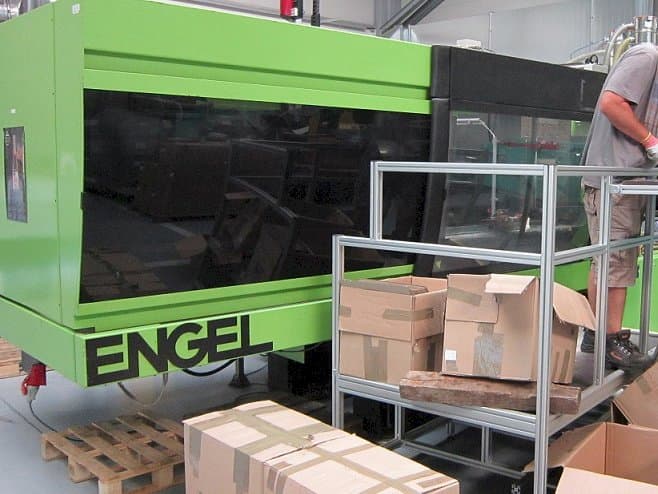 Vista frontal de la máquina ENGEL ES 2050/300 HL-V