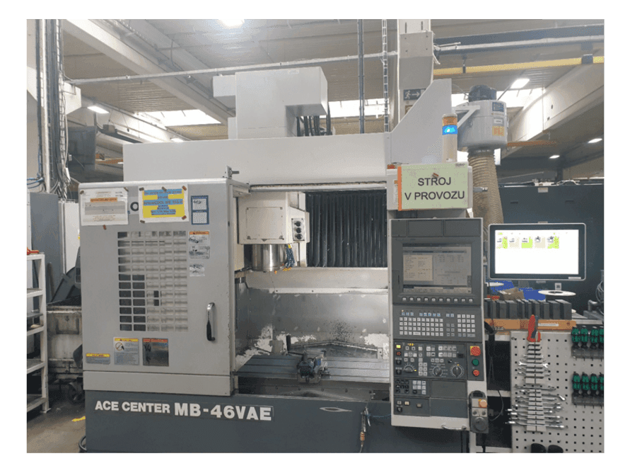 Vista frontal de la máquina Okuma MB-46VAE