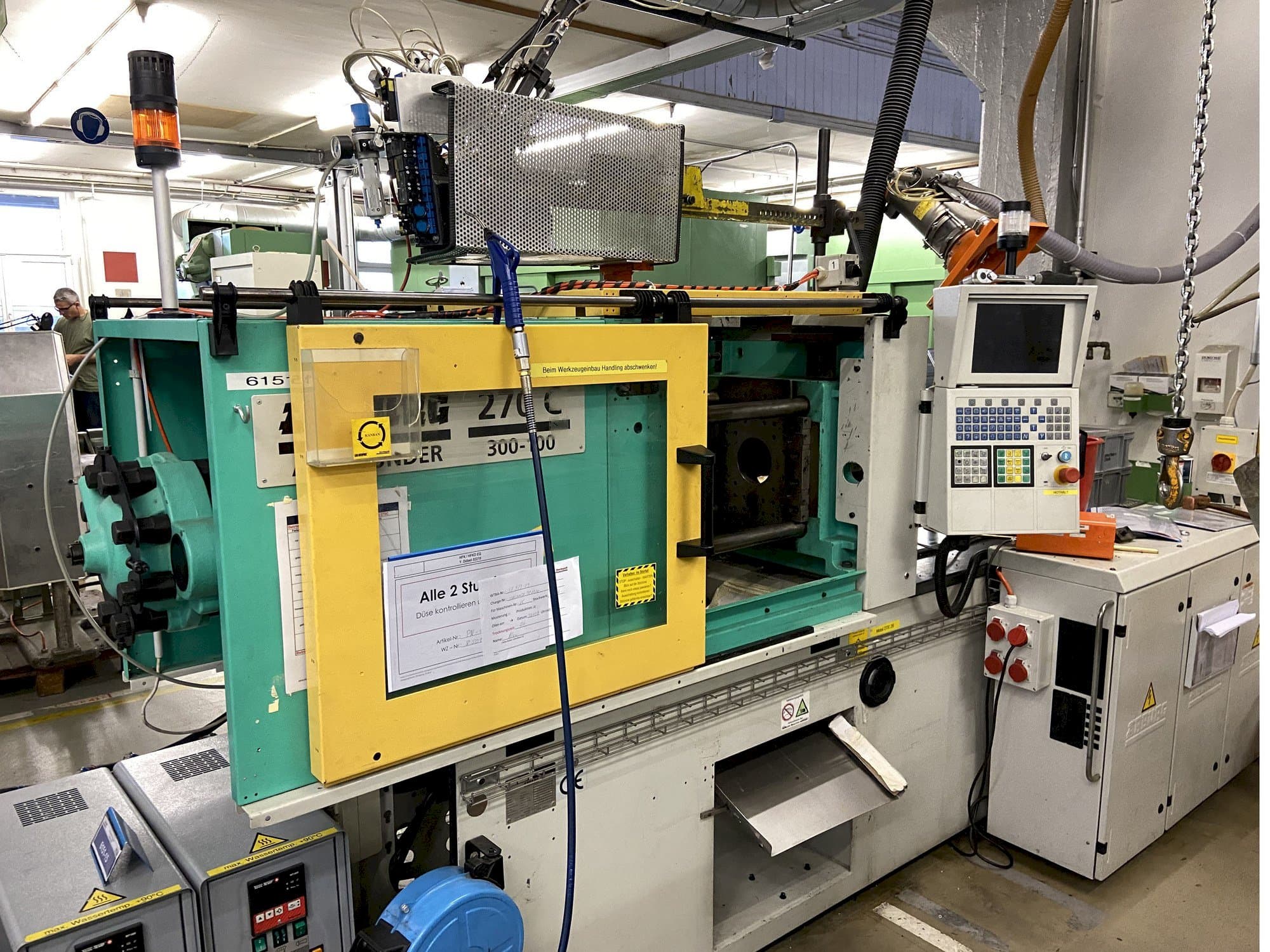 Vista frontal de la máquina Arburg ALLROUNDER 270 C 300 - 100