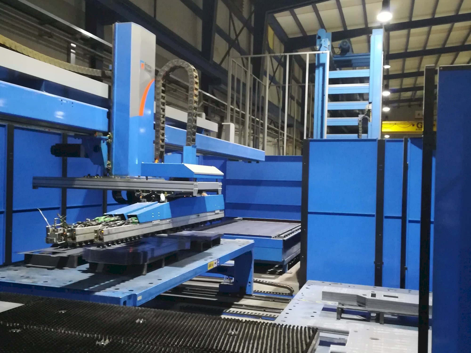 Vista frontal de la máquina Prima Power Lpe 6xf