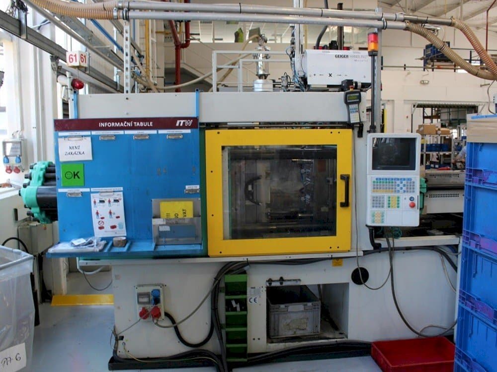 Vista frontal de la máquina Arburg 470 C 1500-800