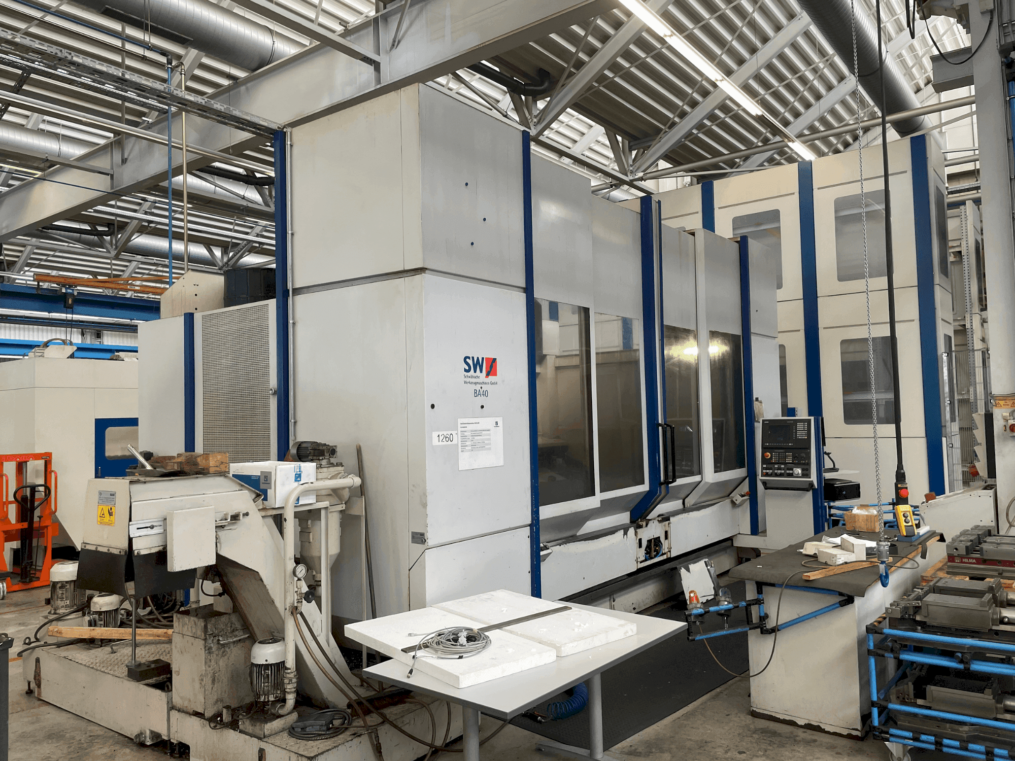 Vista frontal de la máquina SW BA 40 NC