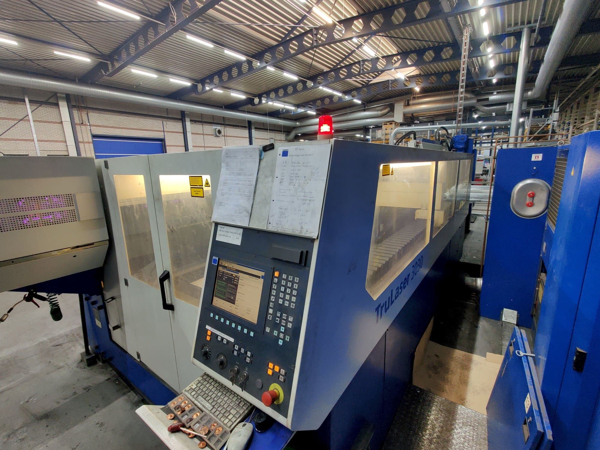 Vista frontal de la máquina Trumpf TruLaser 3030