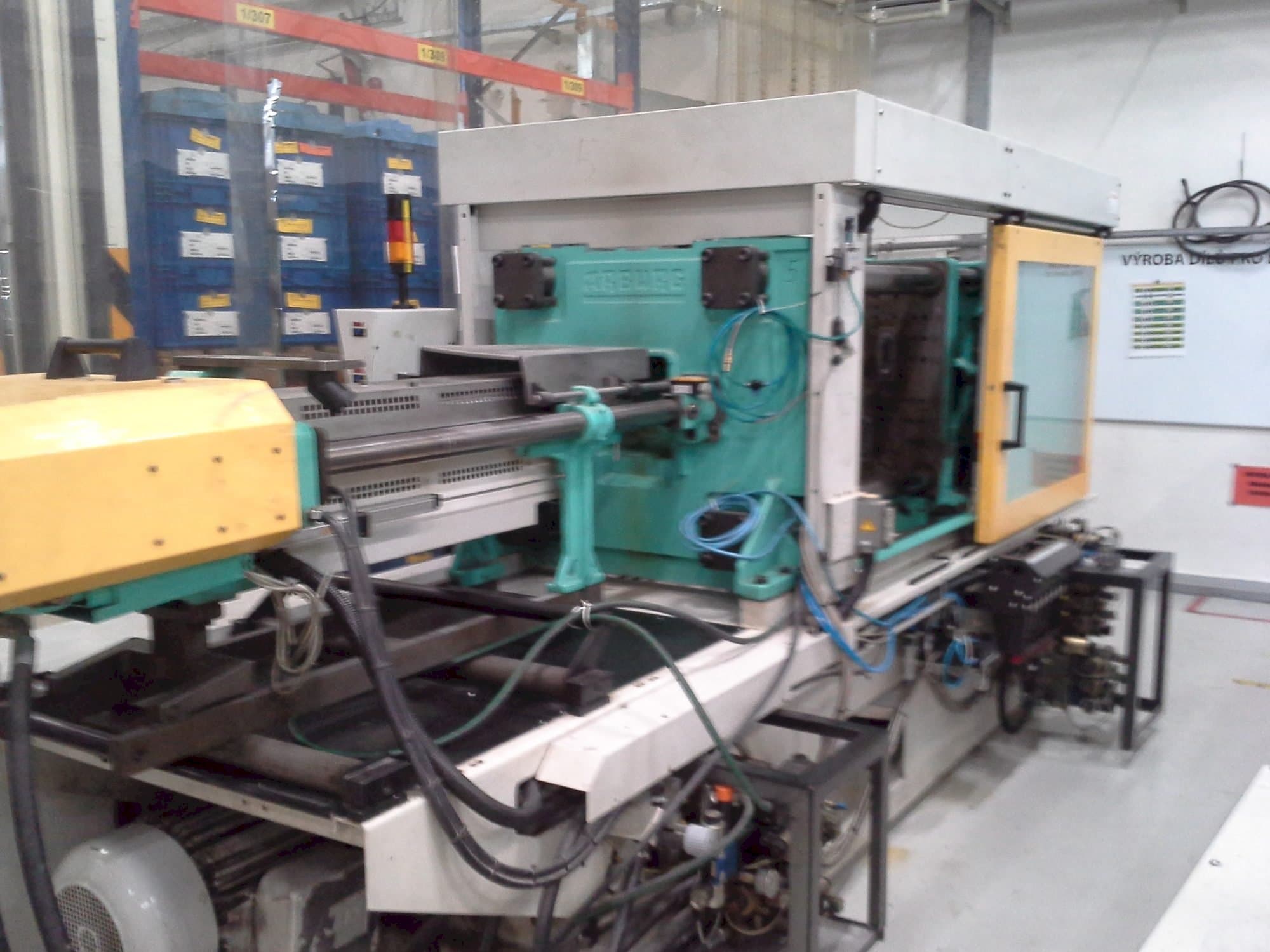 Vista frontal de la máquina Arburg 570C 2000-675