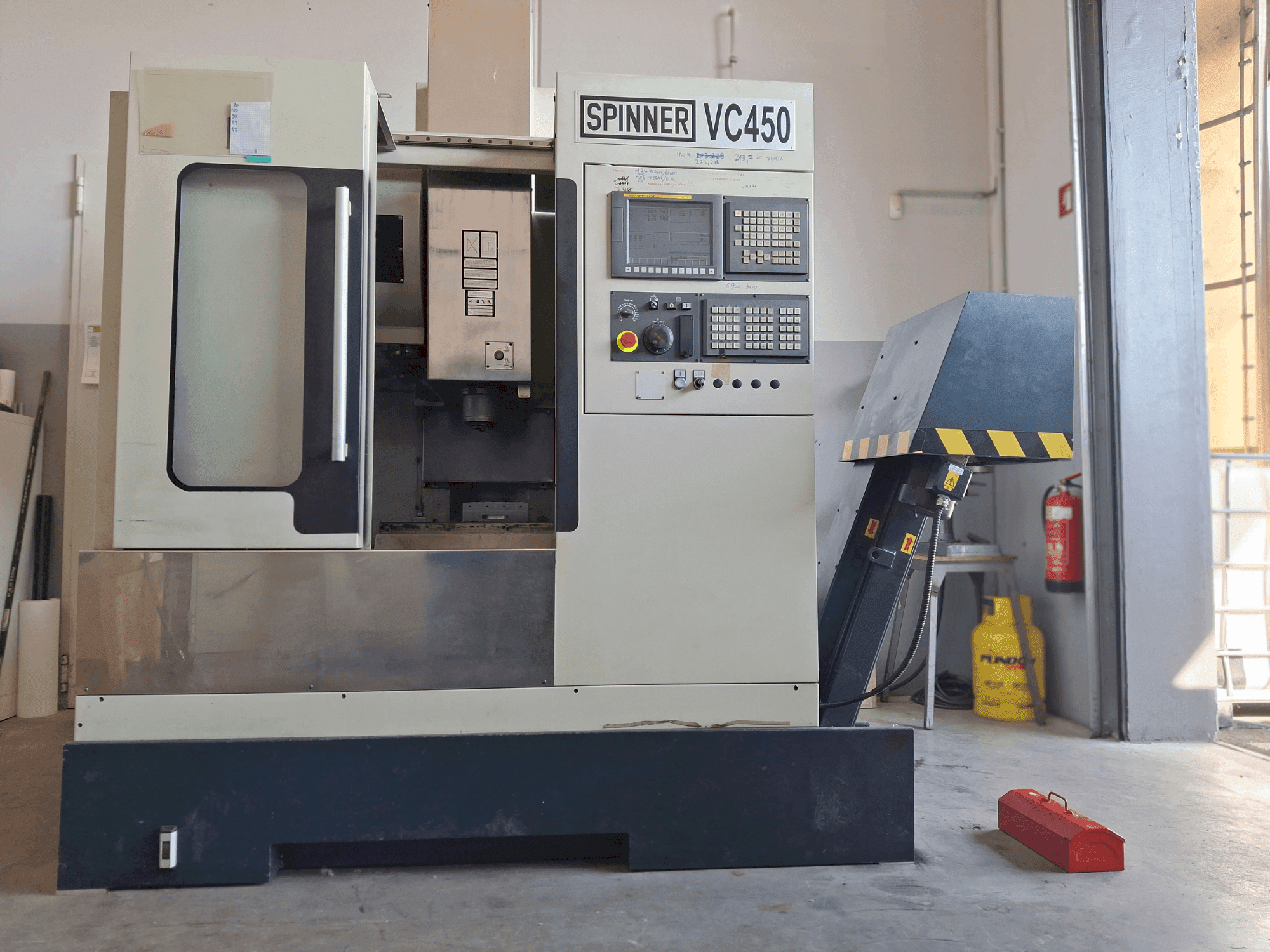 Vista frontal de la máquina SPINNER VC 450