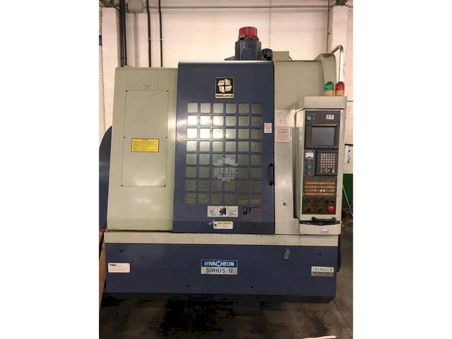 Vista frontal de la máquina HWACHEON SIRIUS U