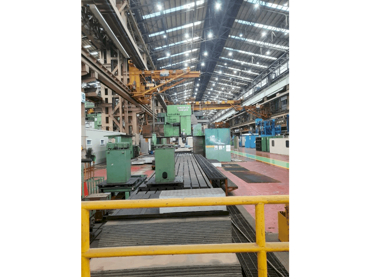 Vista frontal de la máquina WALDRICH COBURG -