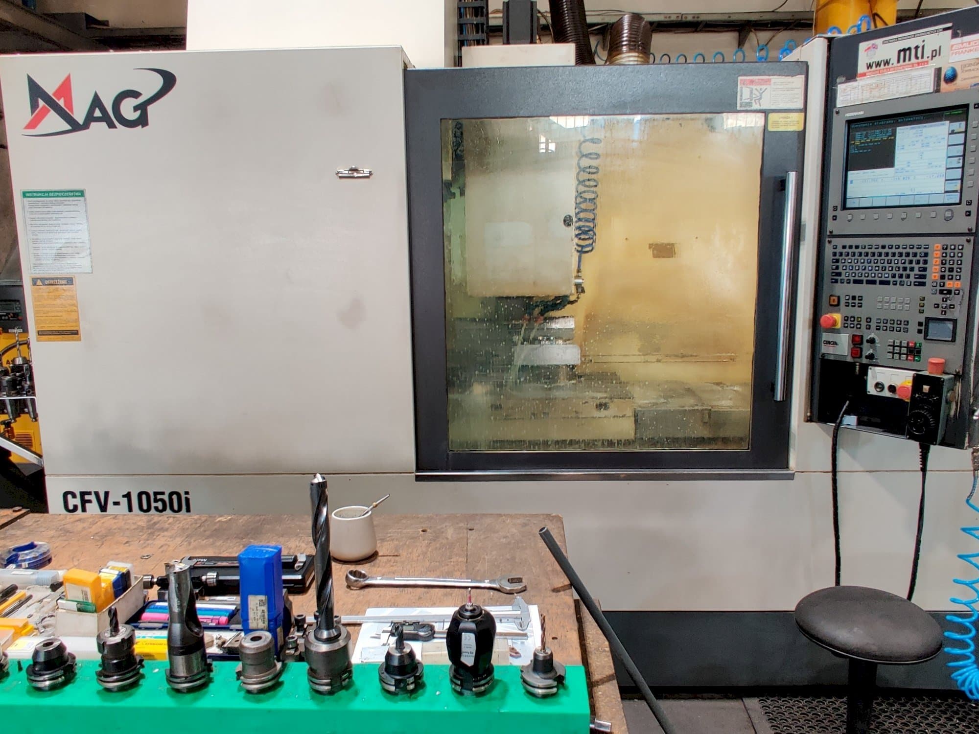 Vista frontal de la máquina MAG CFV 1050