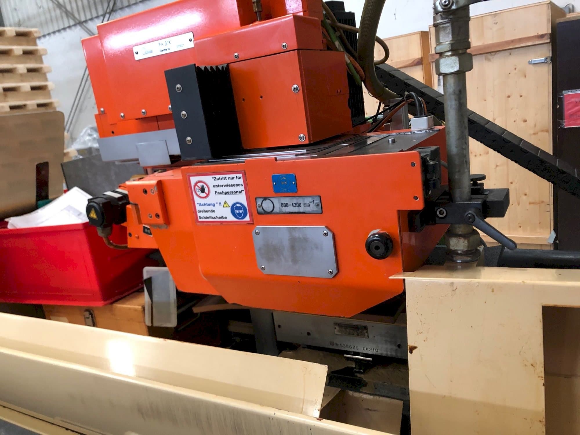 Vista frontal de la máquina JUNG JF 525 N