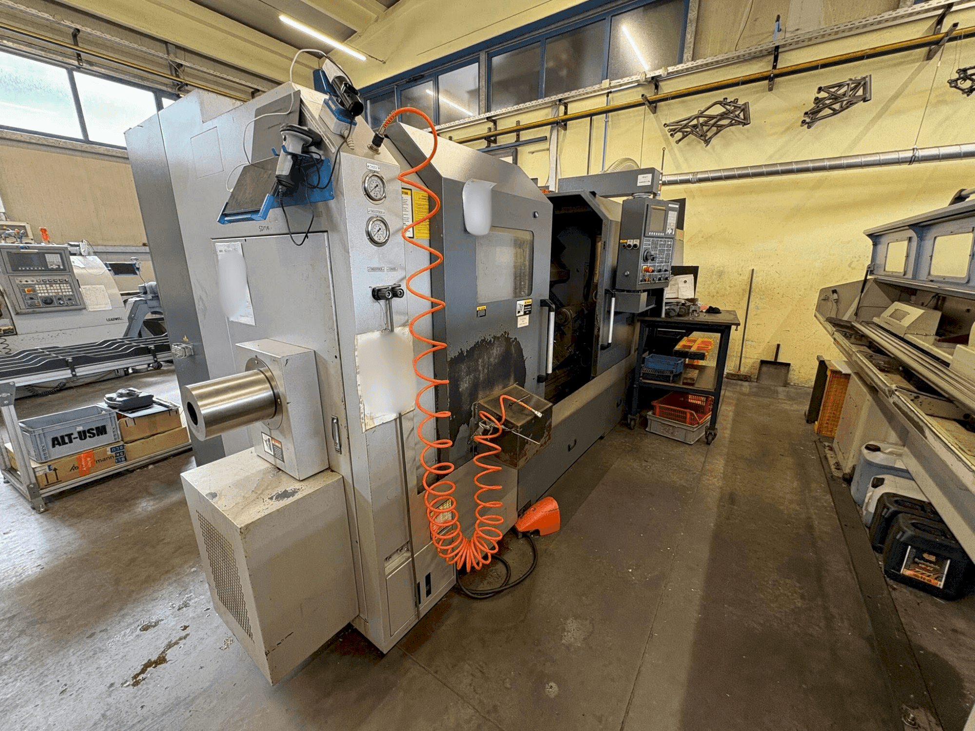 Vista frontal de la máquina Leadwell T7-M