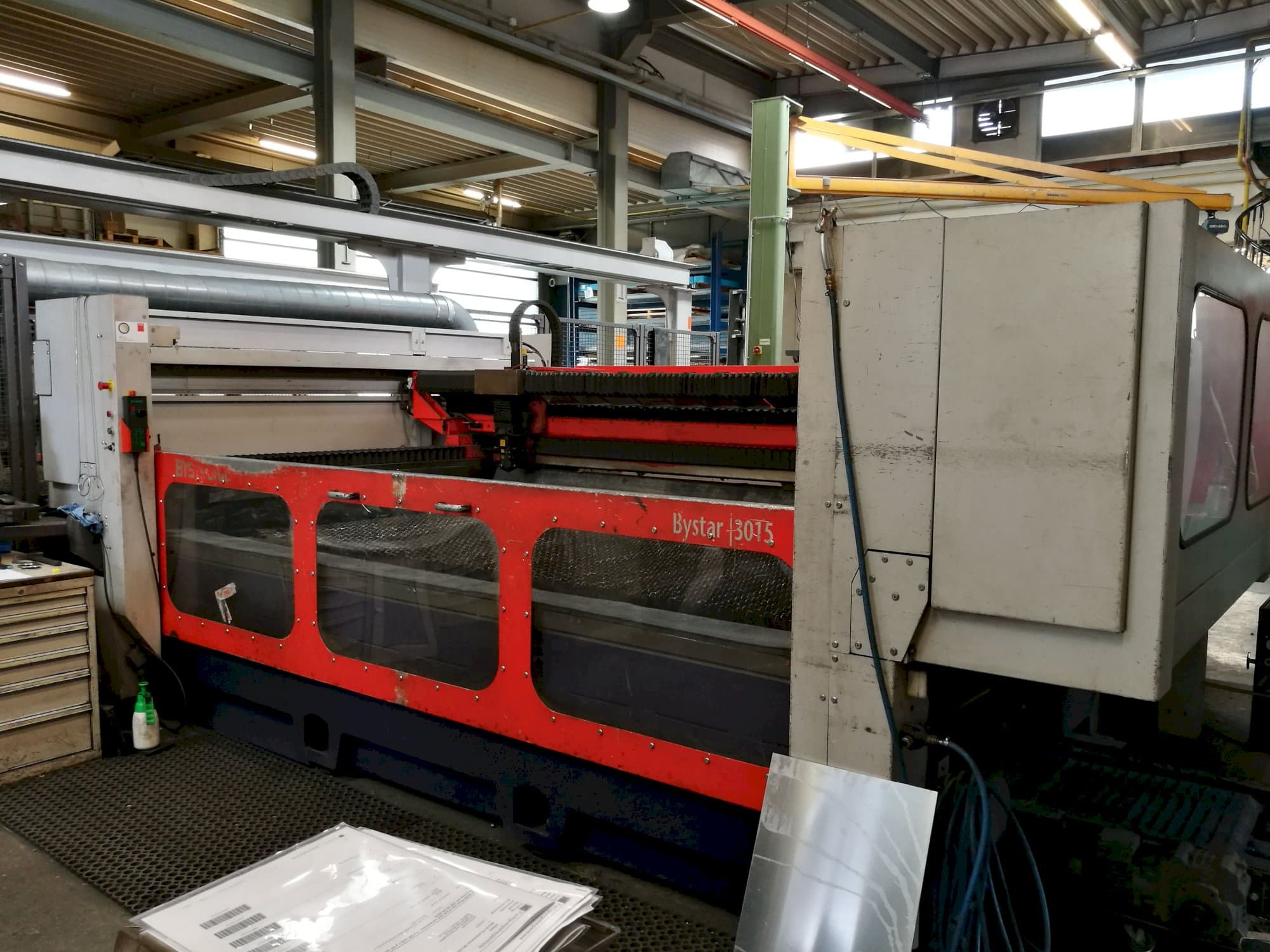 Vista derecha de la máquina Bystronic Bystar 3015