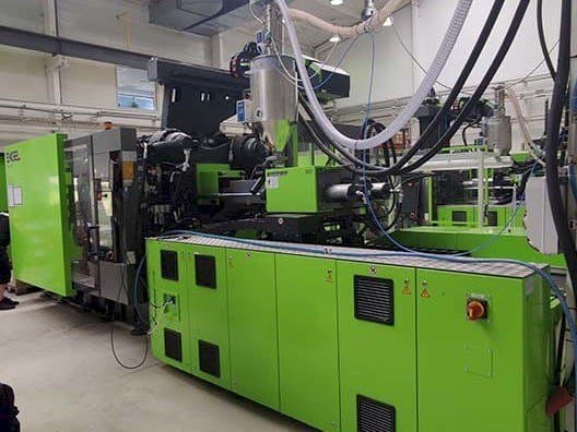 Vista frontal de la máquina Engel DUO 860/450