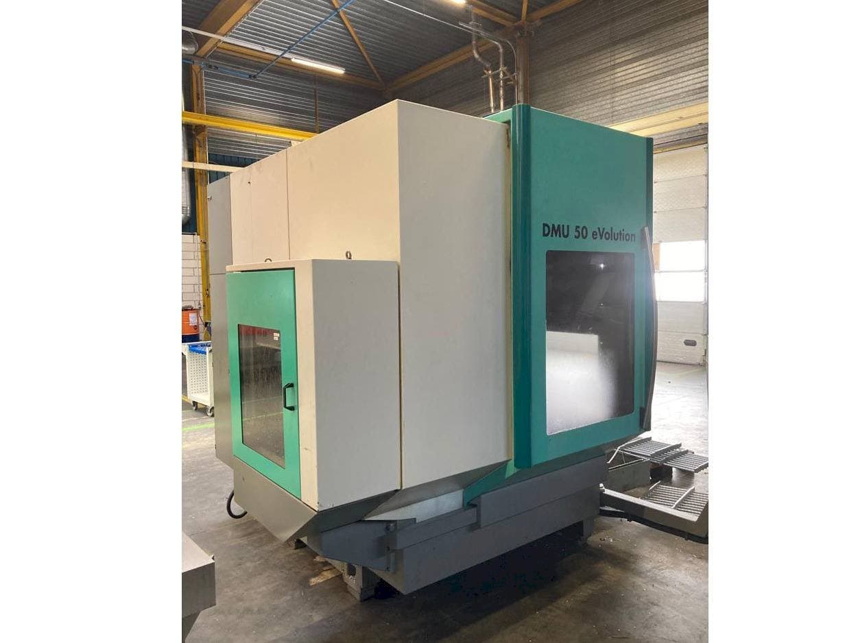Vista frontal de la máquina DECKEL MAHO DMG 50Evo