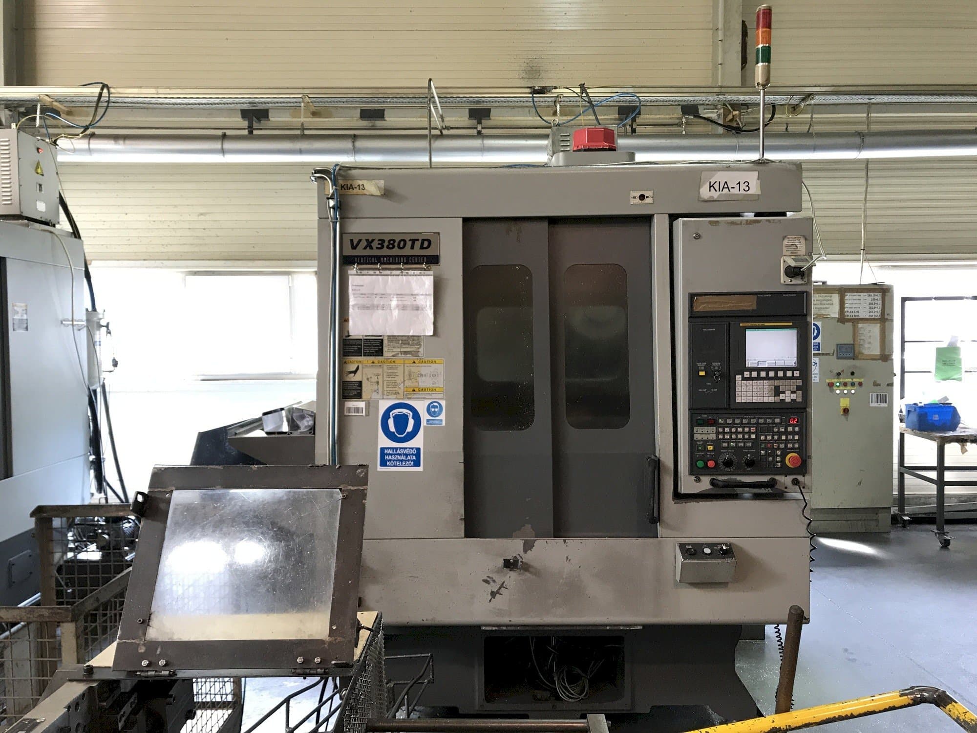 Vista frontal de la máquina Hyundai Kia VX380TD