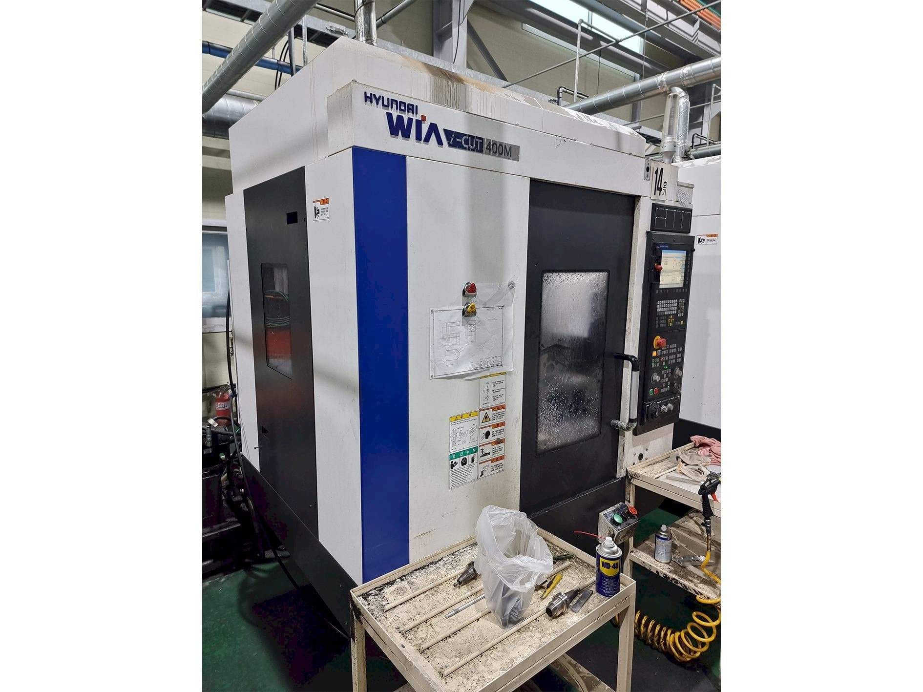 Vista frontal de la máquina Hyundai Wia i-CUT400M