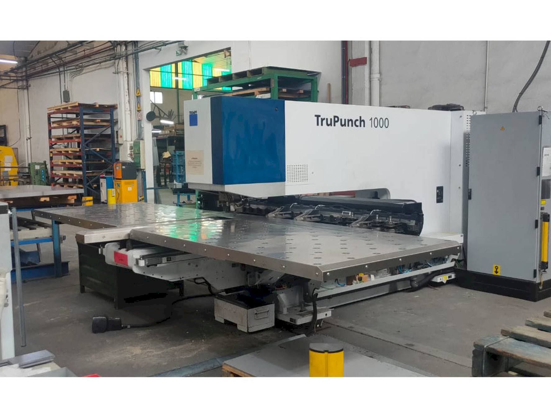 Vista frontal de la máquina Trumpf TruPunch 1000 (S05)