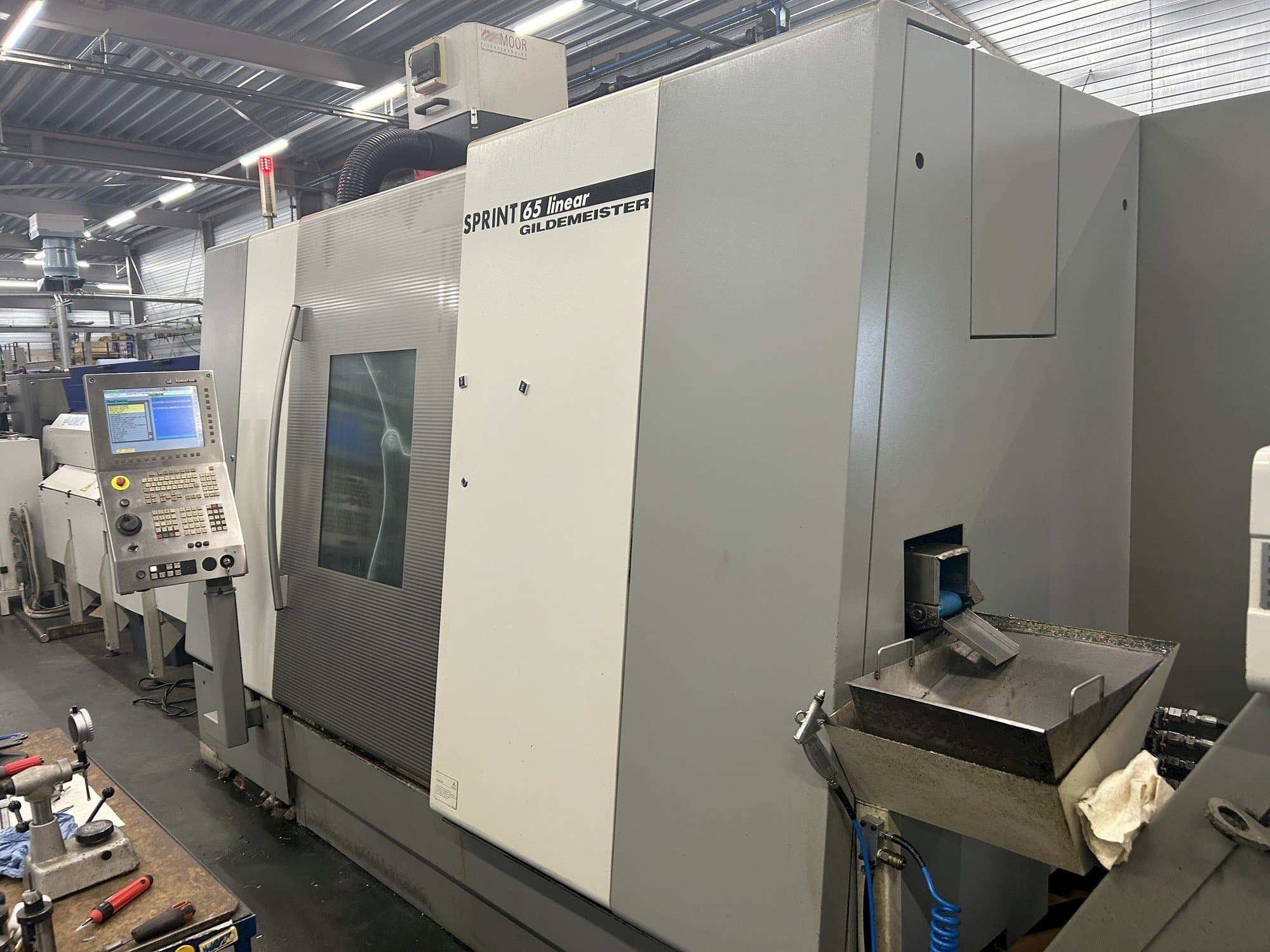 Vista frontal de la máquina Gildemeister Sprint 65 linear
