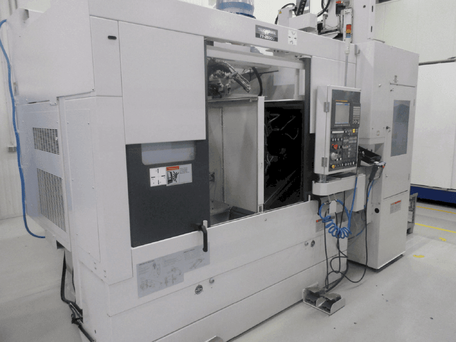 Vista frontal de la máquina Takisawa TT-2600G