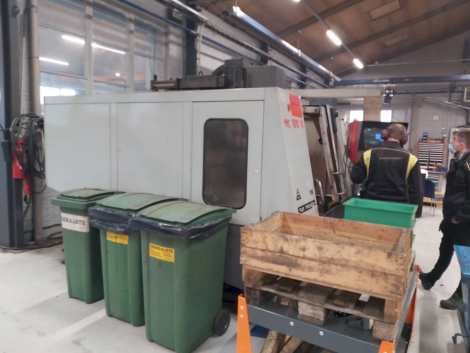 Vista frontal de la máquina TOS TRENCÍN MC 100 V