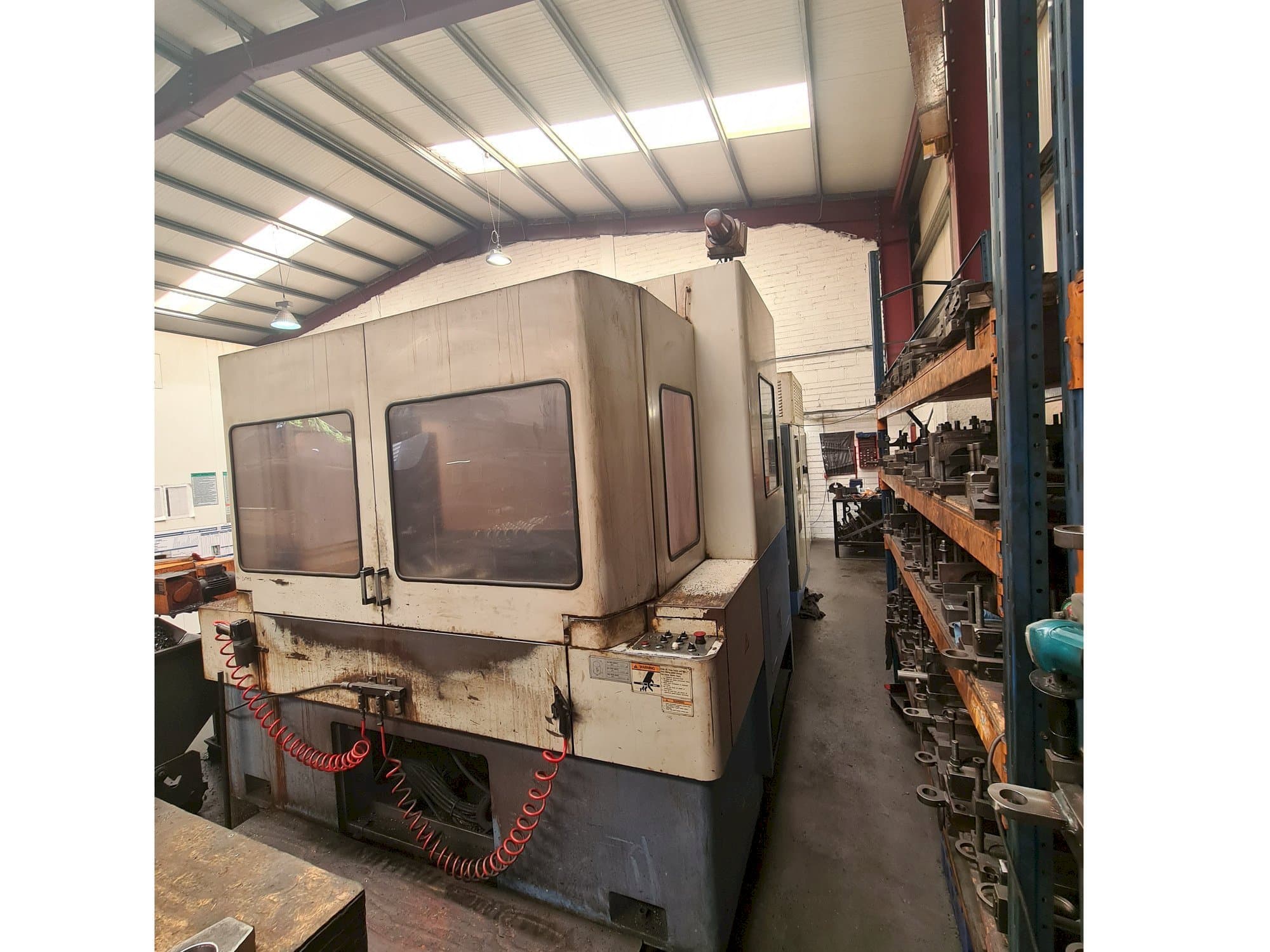 Vista frontal de la máquina Mazak H630NX