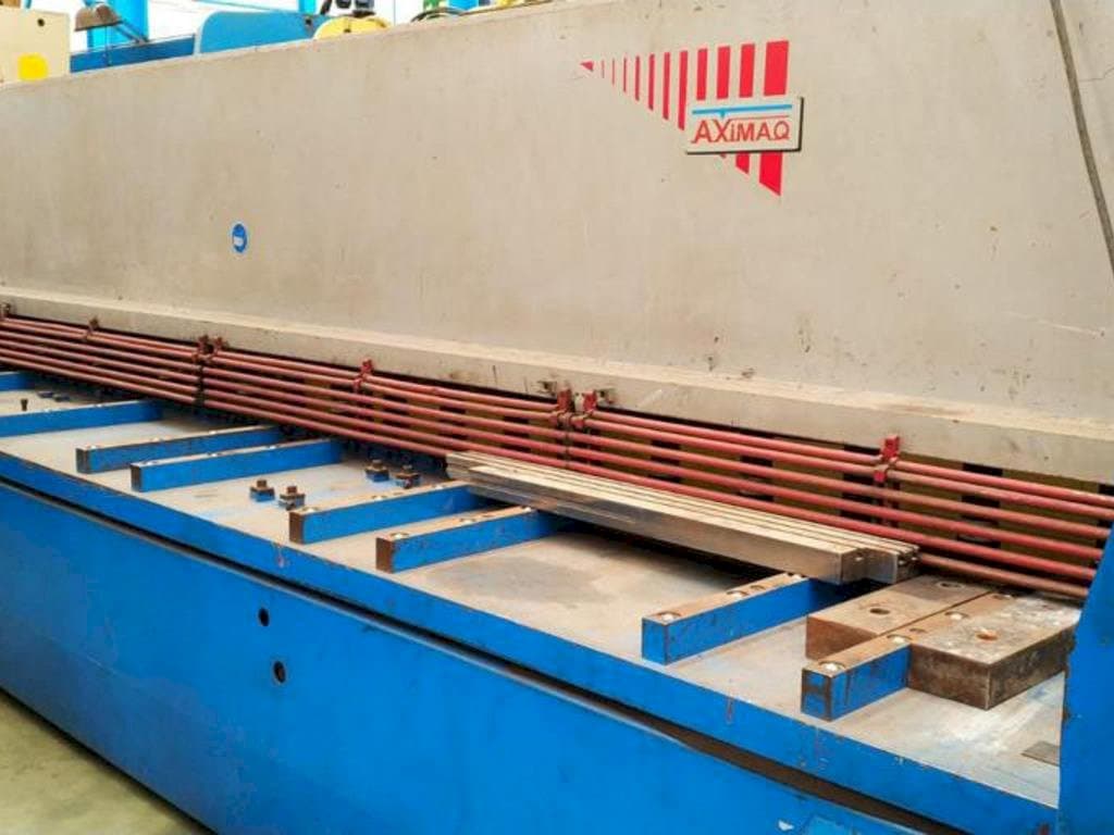 Vista frontal de la máquina Axial CP-1060