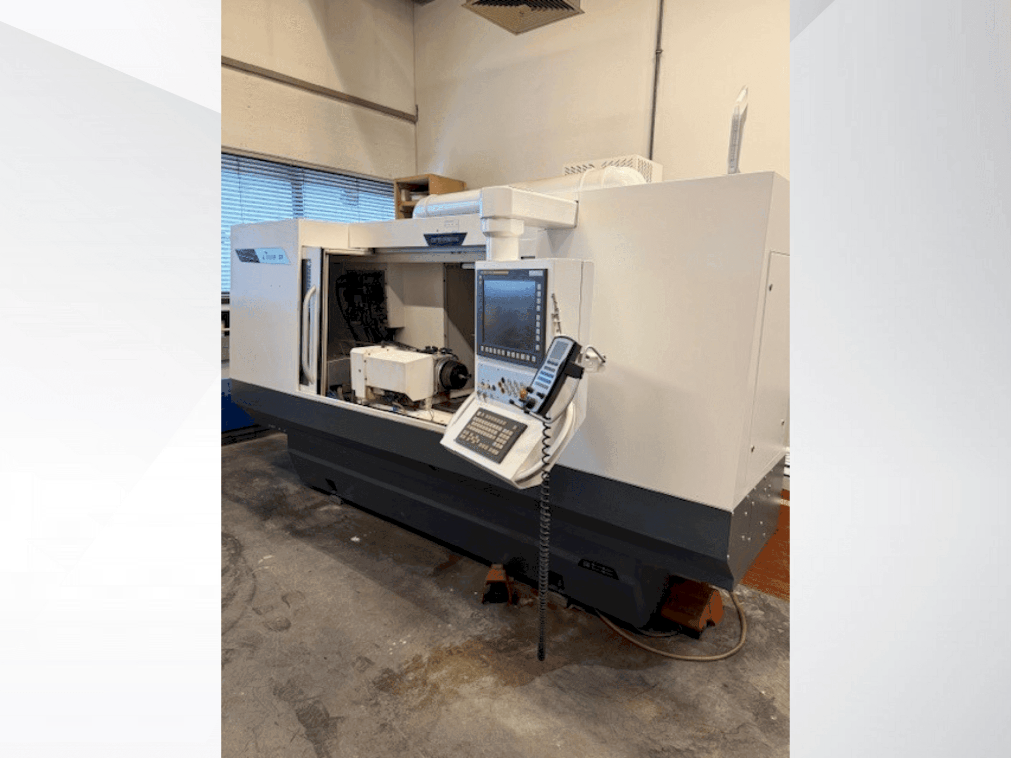 Vista frontal de la máquina STUDER  S31