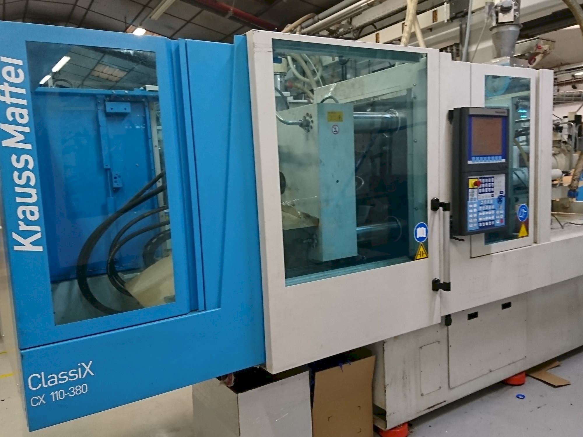 Vista frontal de la máquina Krauss Maffei 110-380 CX