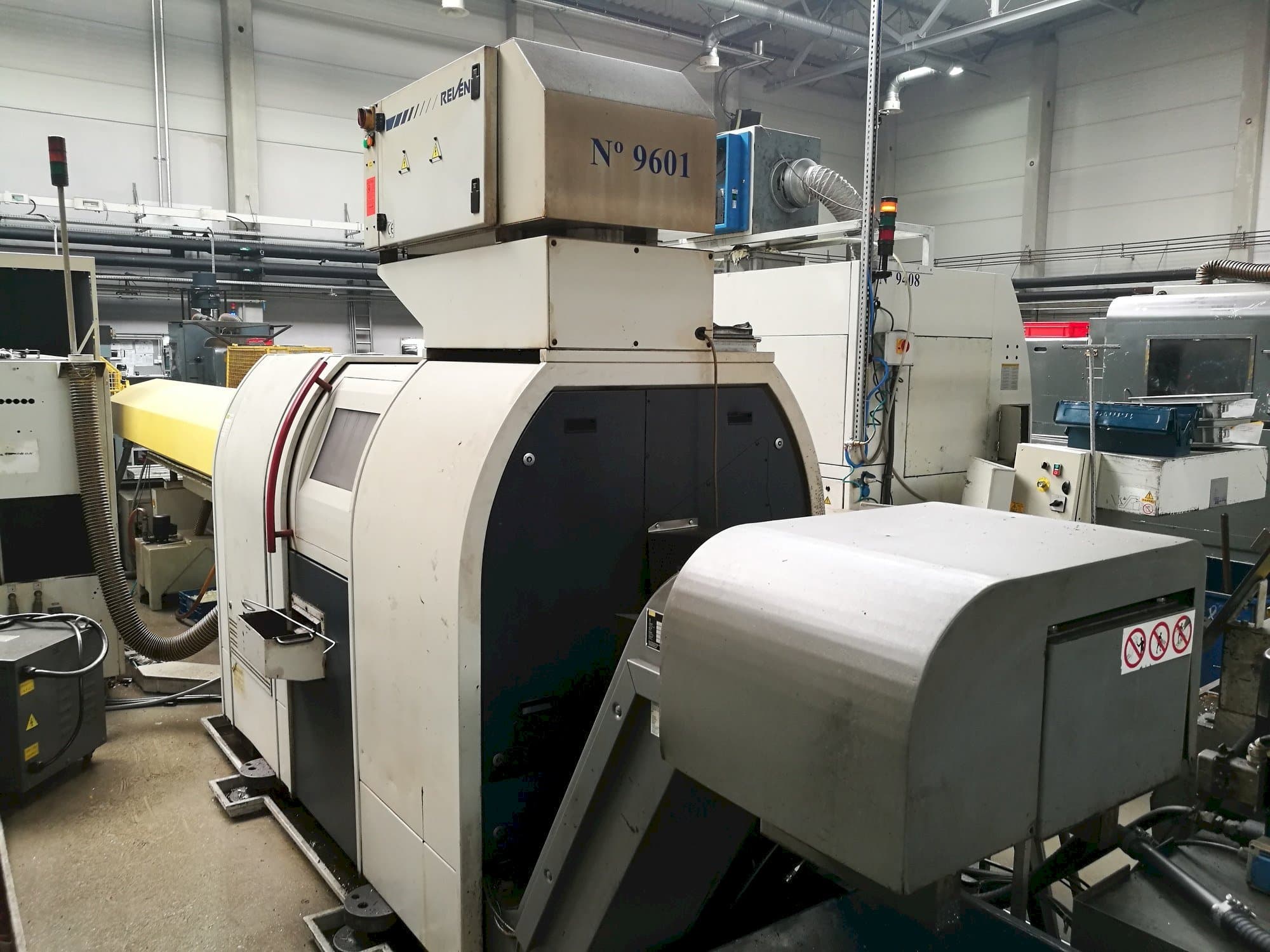 Vista frontal de la máquina TRAUB TNL 16/26