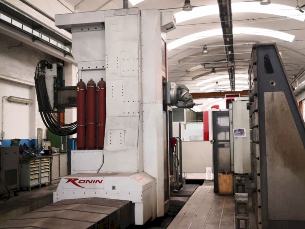 Vista frontal de la máquina FPT Ronin