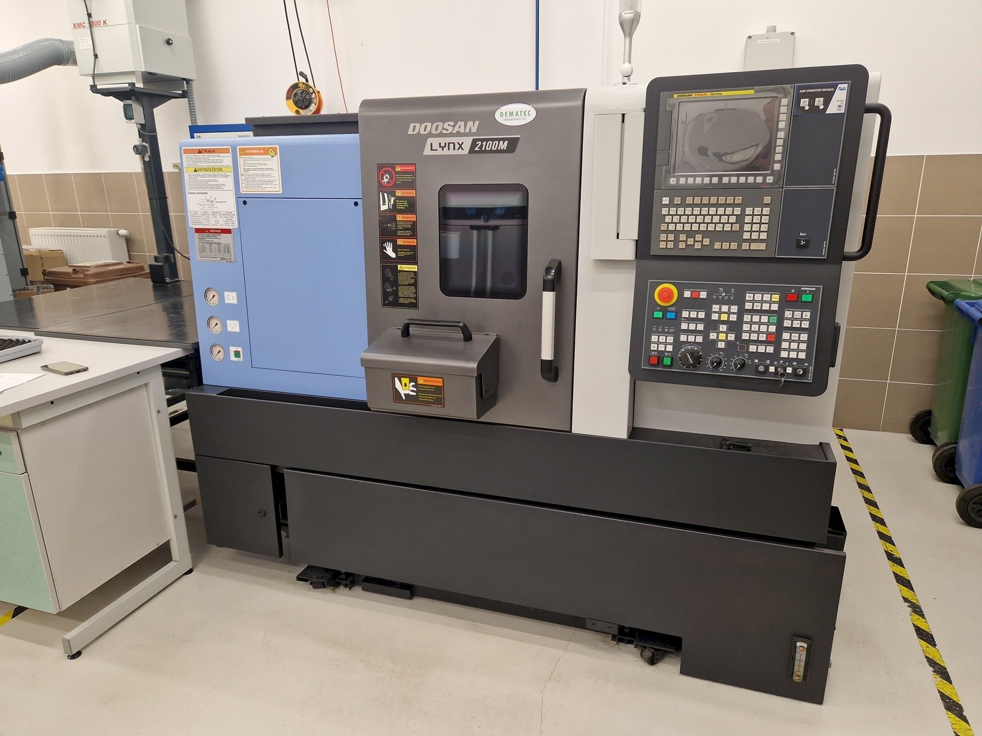 Vista frontal de la máquina Doosan Lynx 2100ME