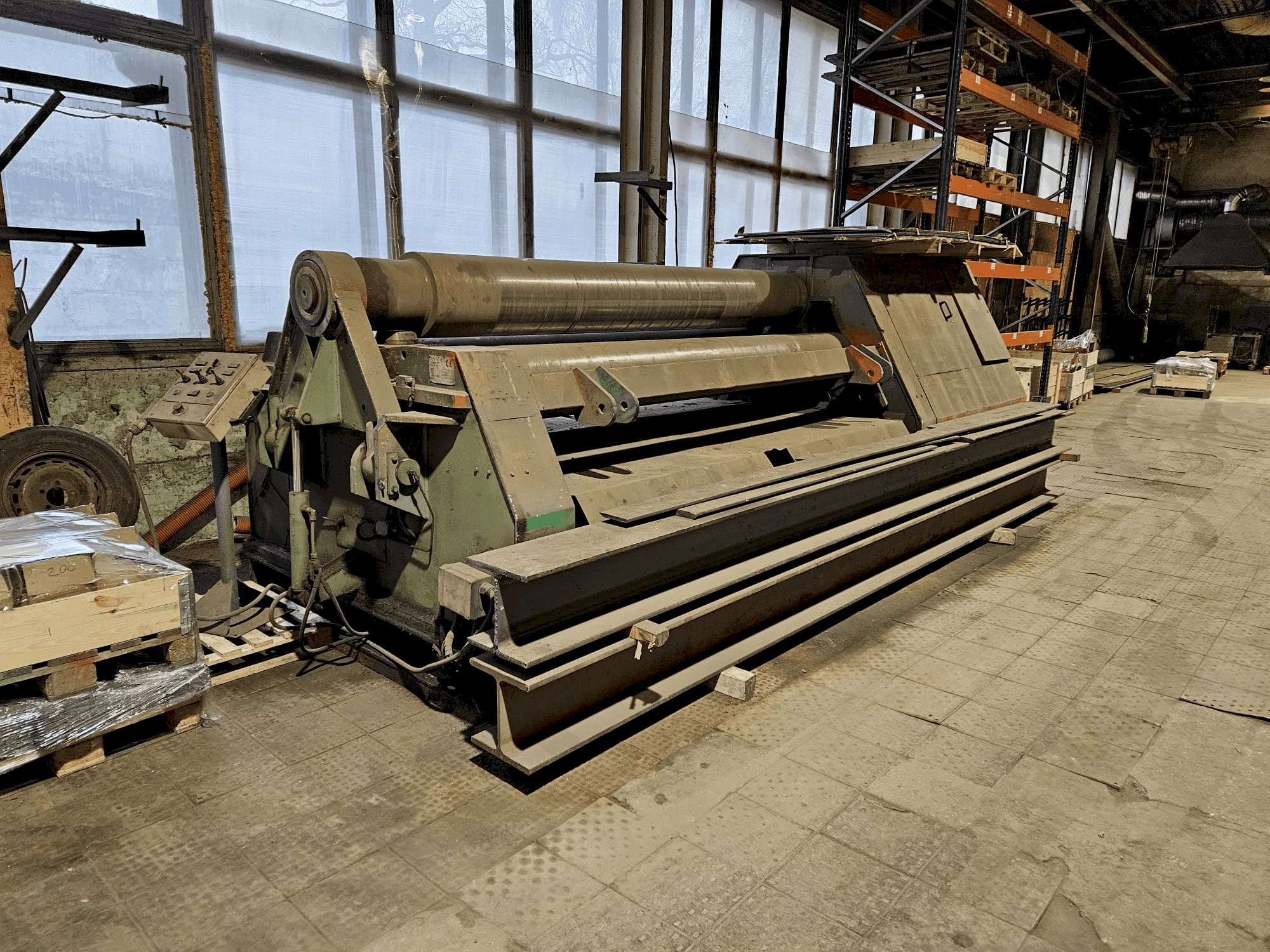 Vista frontal de la máquina FACCIN 4HEL 3-25/20