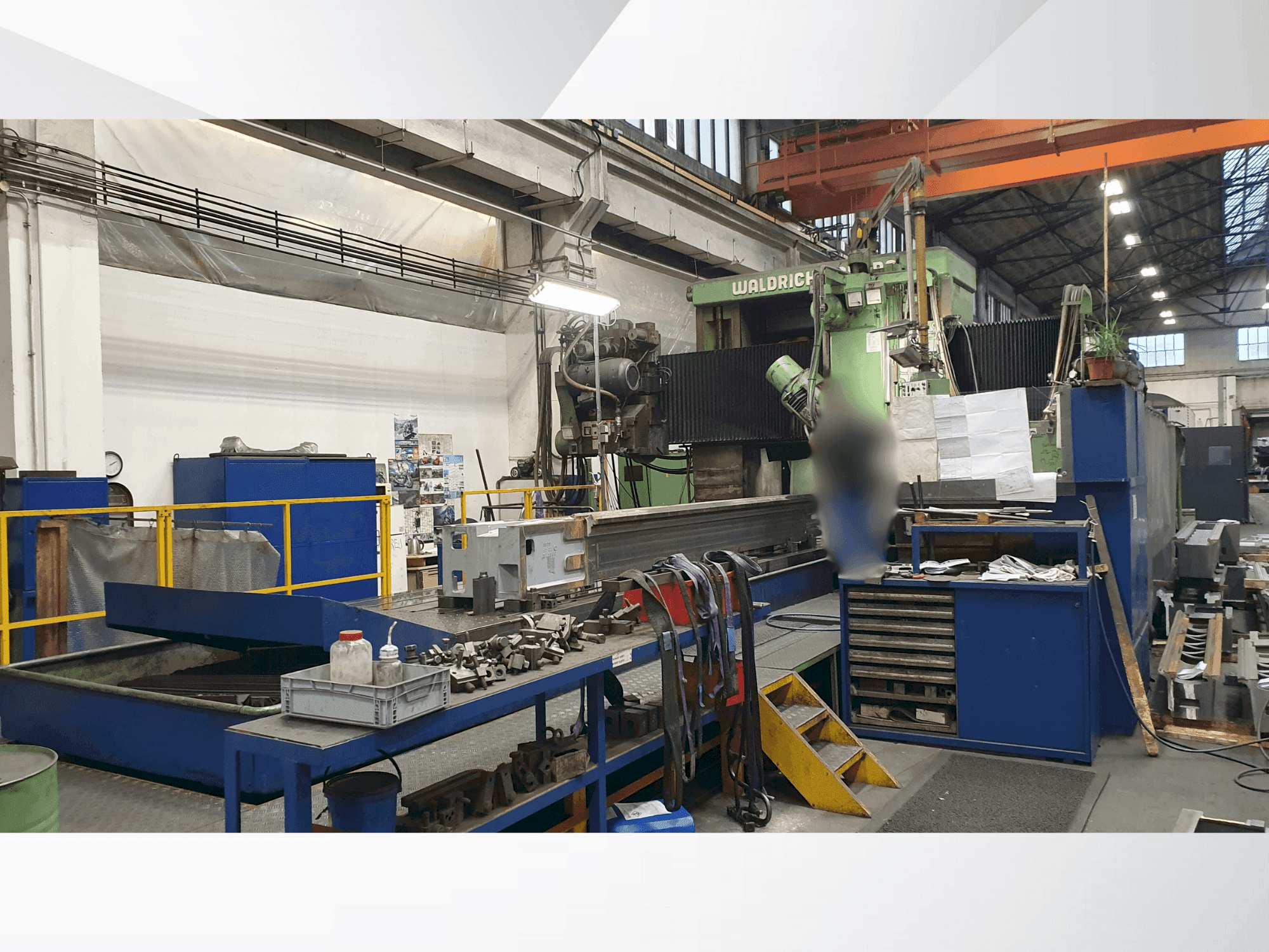 Vista frontal de la máquina WALDRICH COBURG 30-15 S 3030