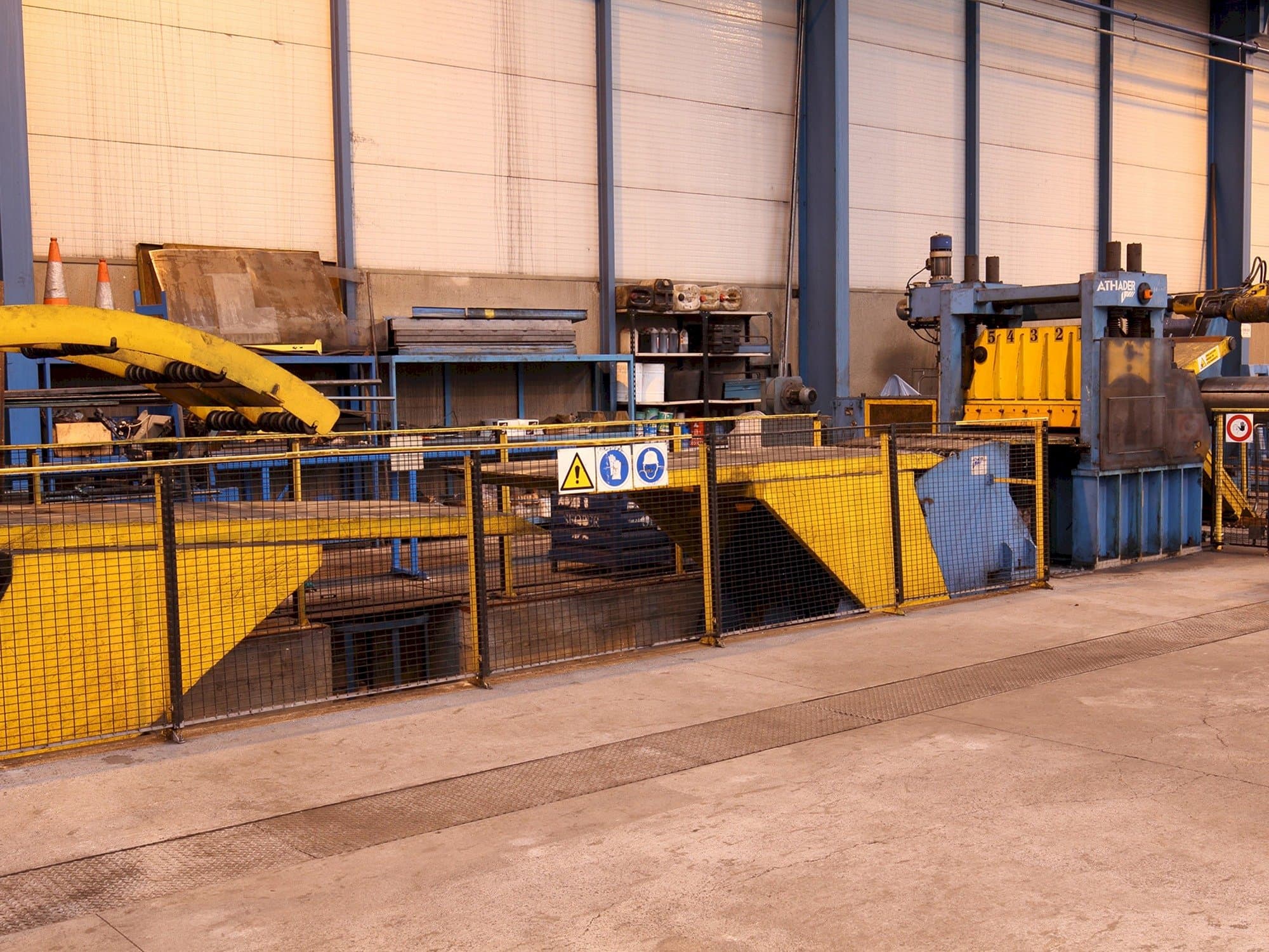 Vista frontal de la máquina ATHADER J21