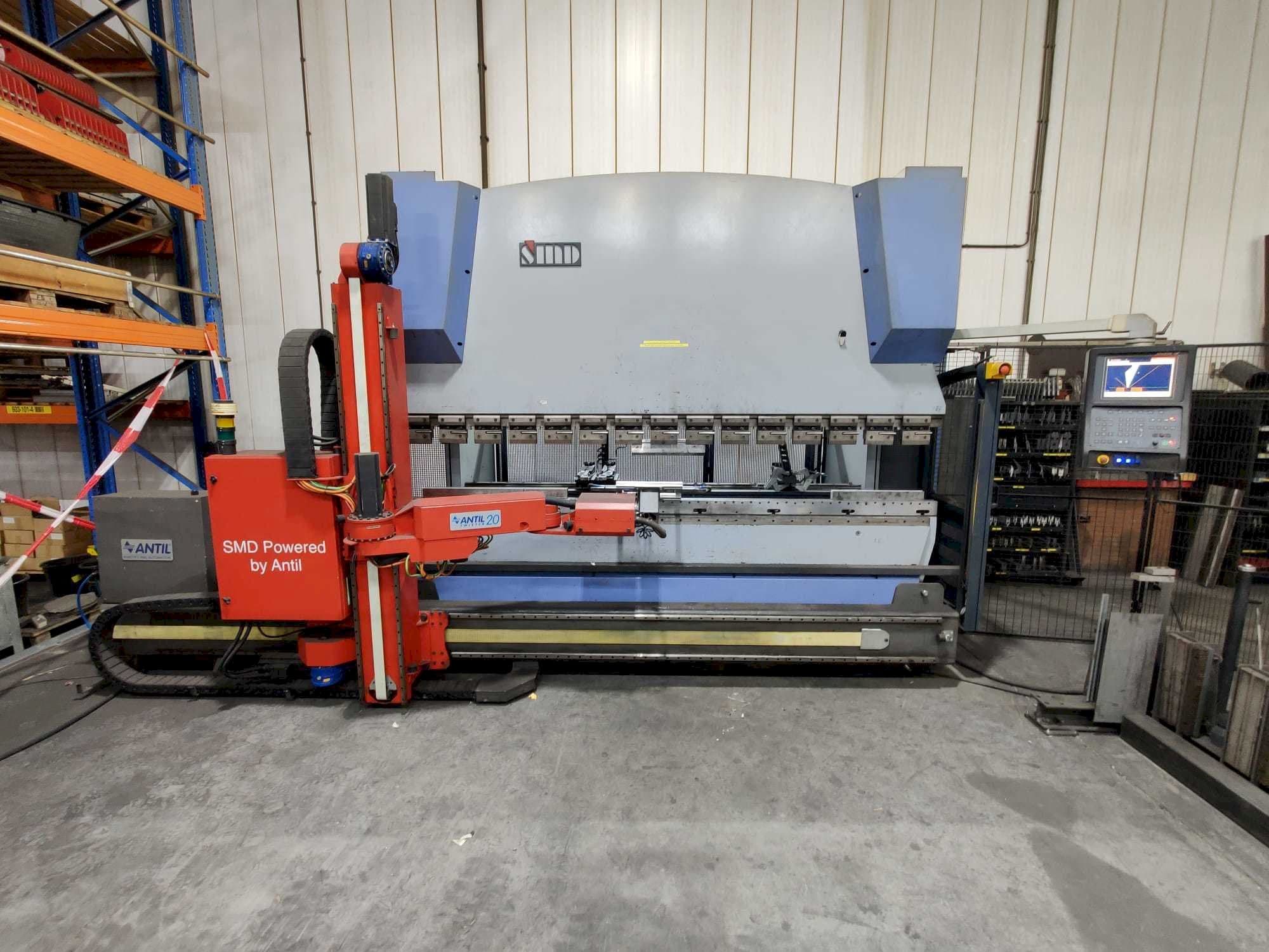 Vista frontal de la máquina SMD PBH 110-3100-4C