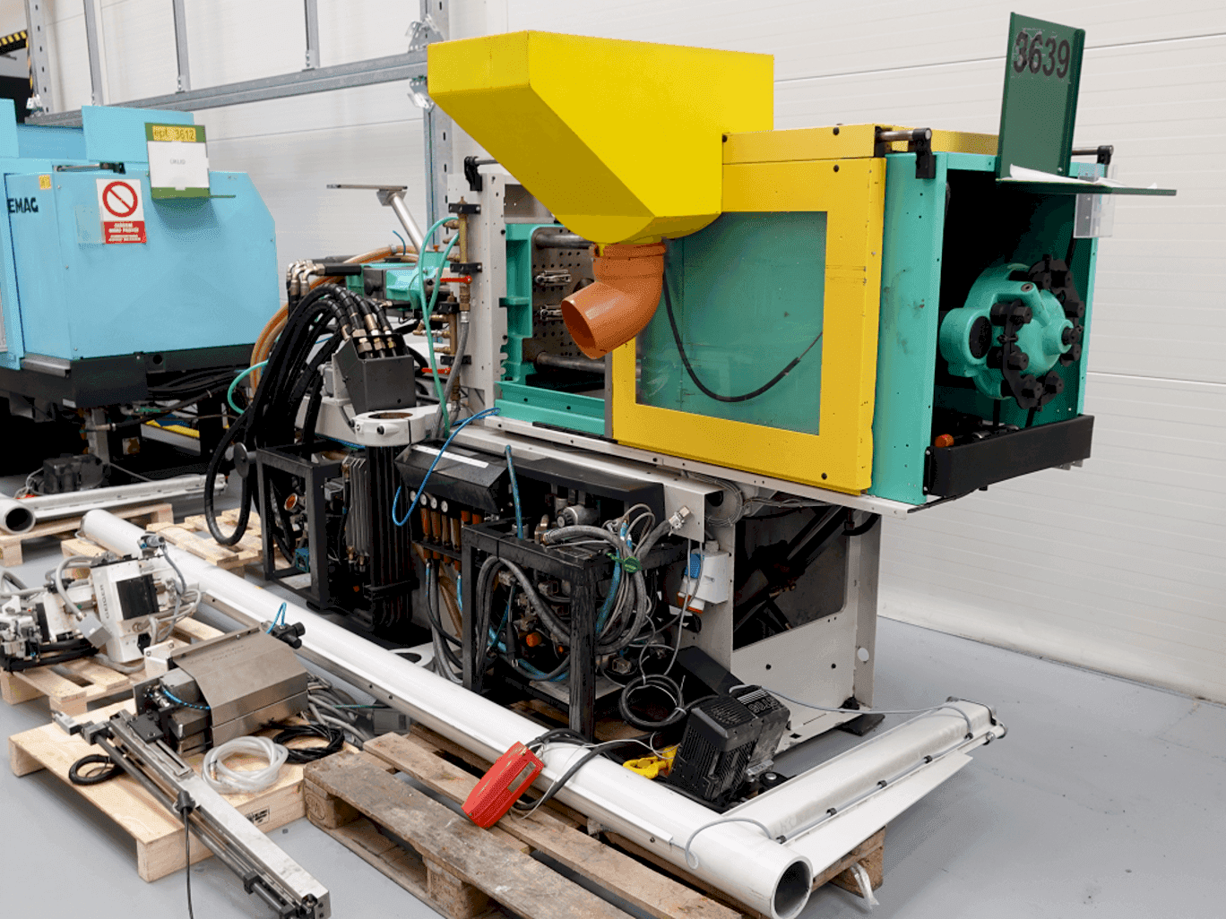 Vista frontal de la máquina Arburg ALLROUNDER 320C–500–100U