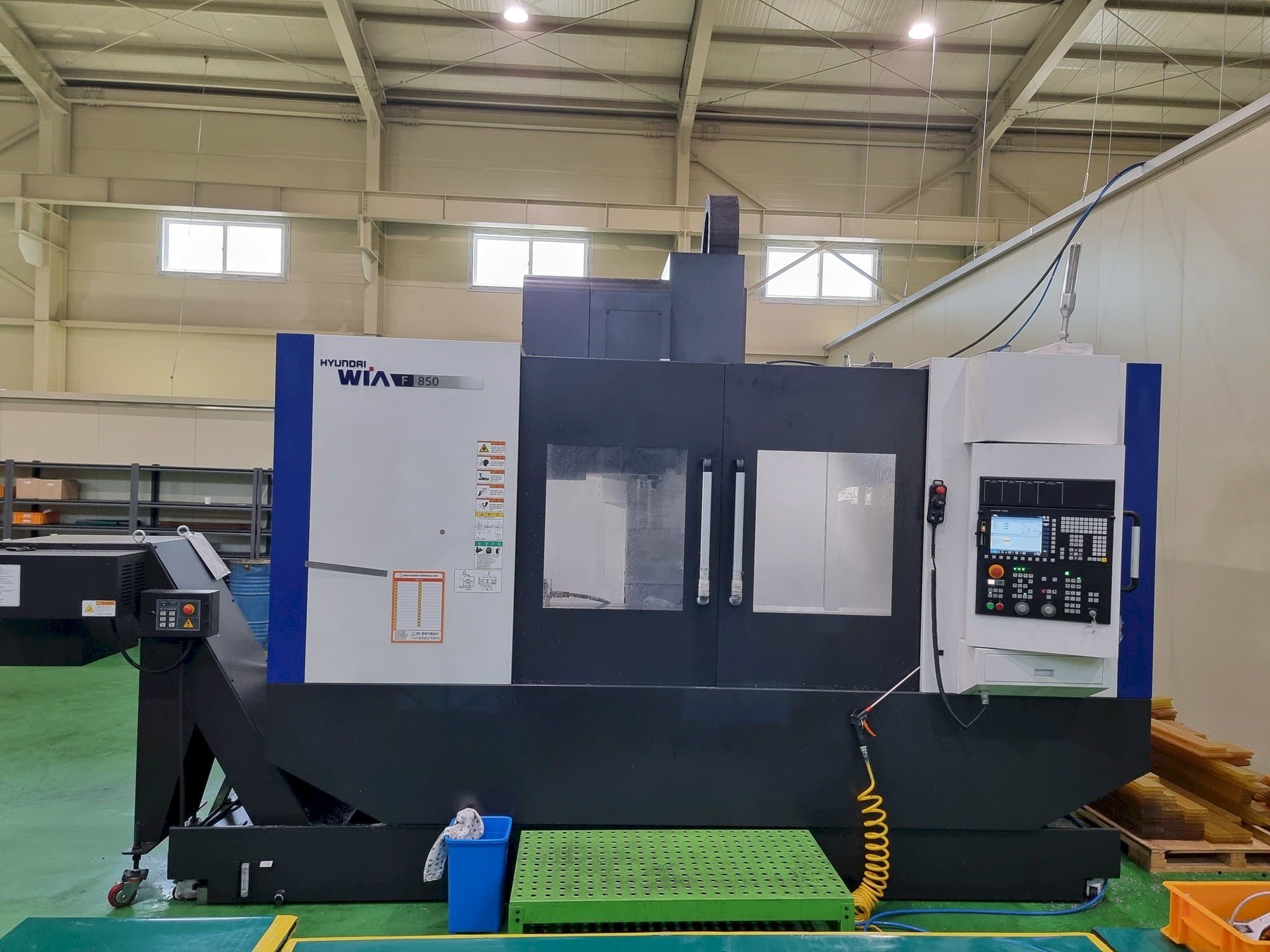 Vista frontal de la máquina Hyundai Wia F850