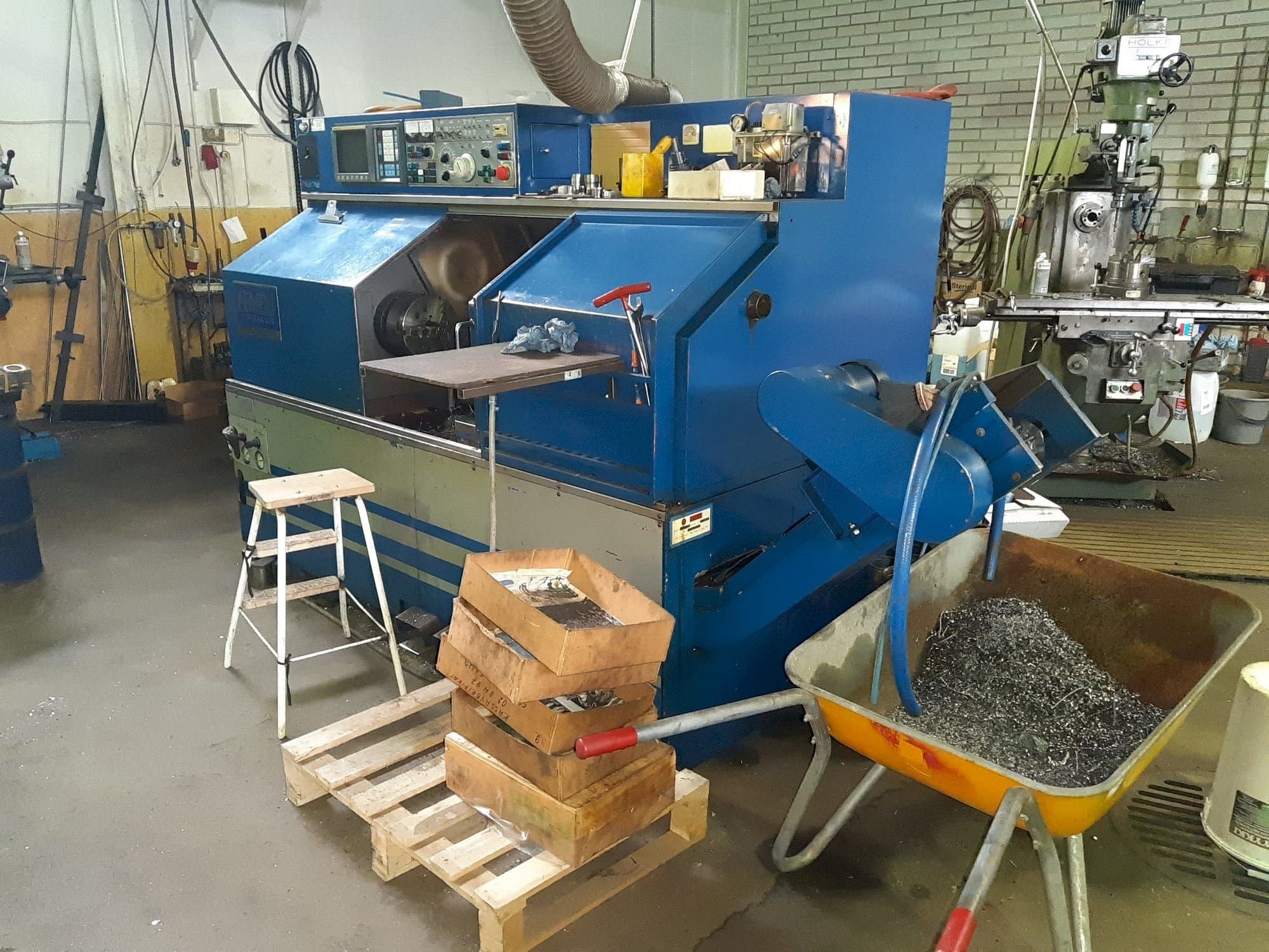 Vista frontal de la máquina FEMCO Durga 25E