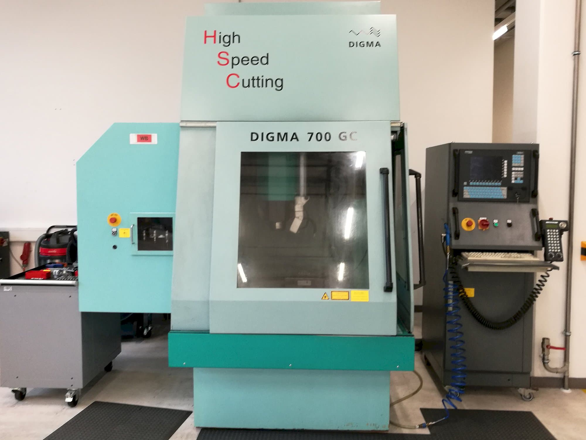 Vista frontal de la máquina DIGMA 700 GC