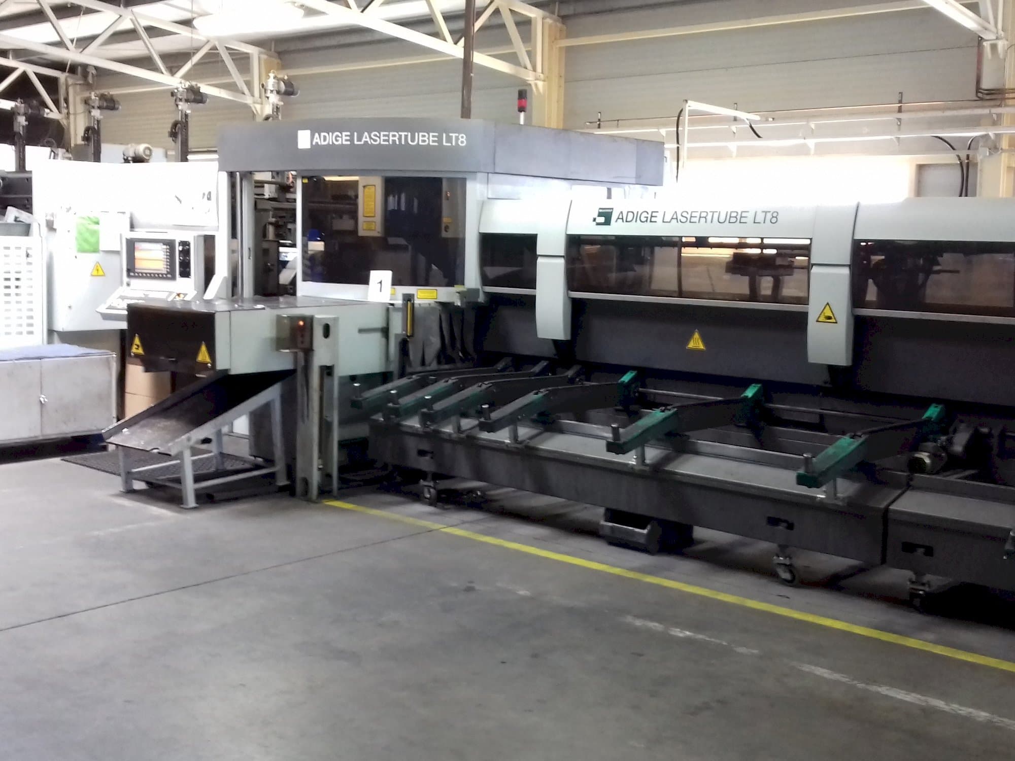 Vista frontal de la máquina ADIGE LT 8