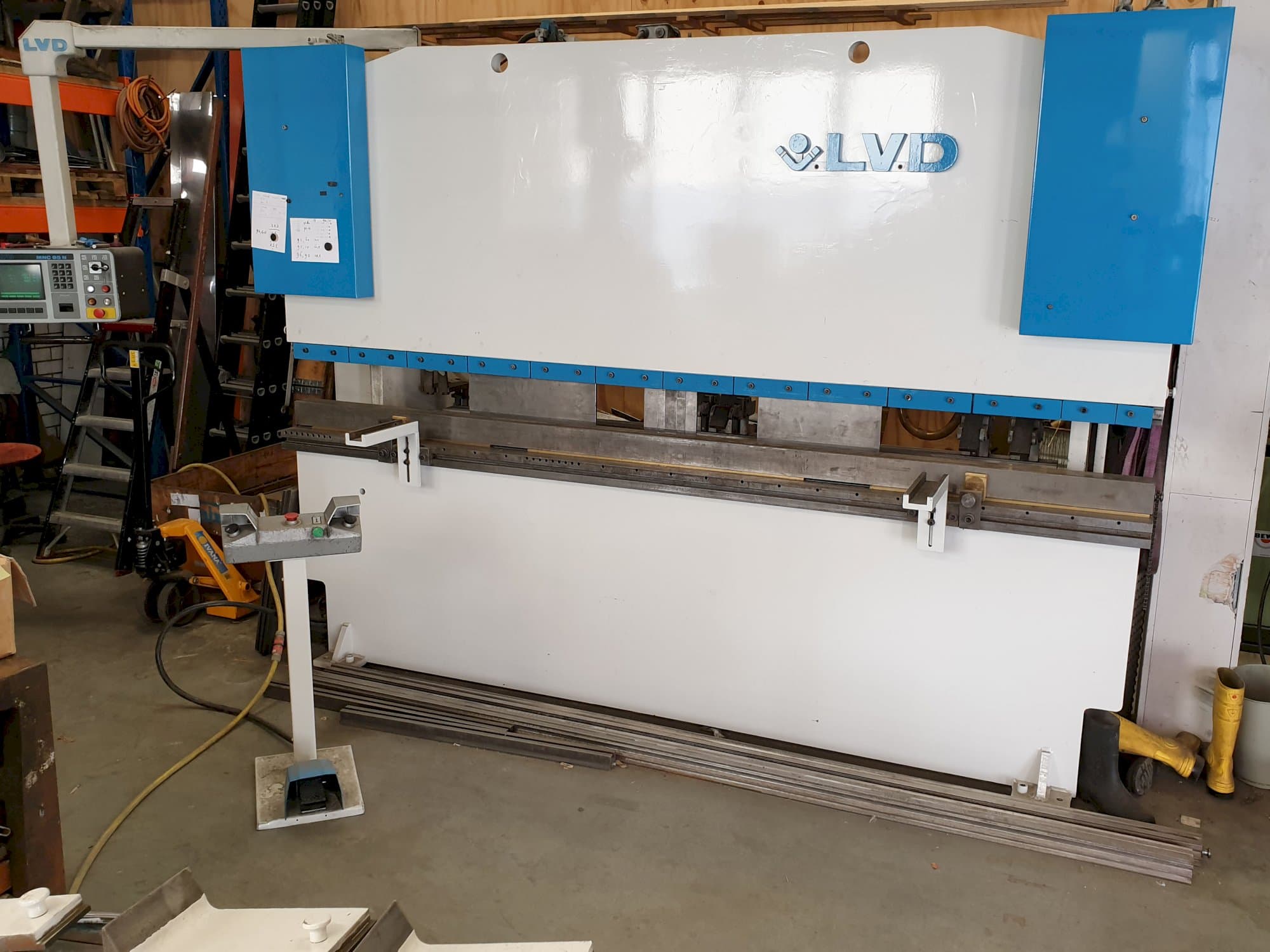 Vista derecha de la máquina LVD PPI 135/30