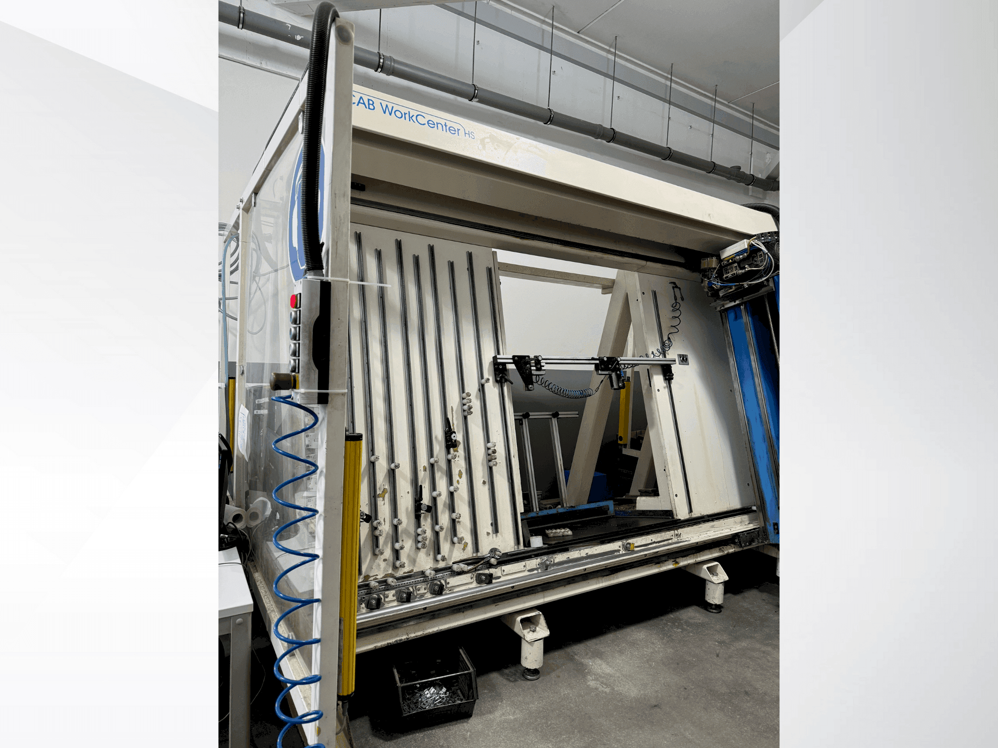 Vista frontal de la máquina STEINHAUER eCAB workCenter HS