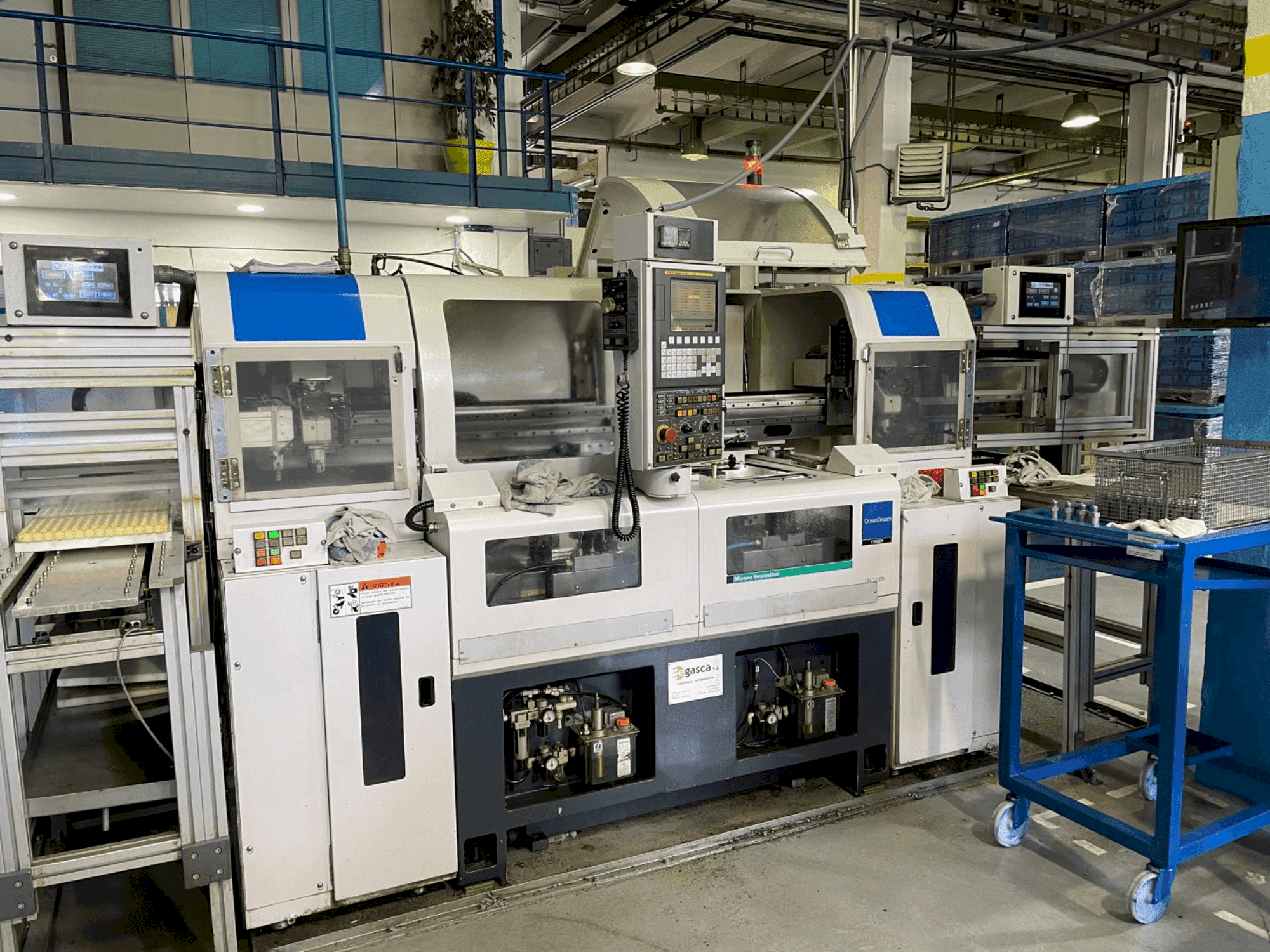 Vista frontal de la máquina Miyano GN-3200W