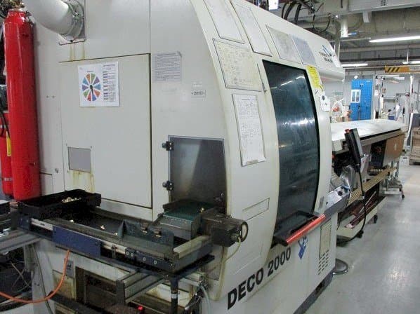 Vista lateral izquierda de la máquina Tornos-Bechler DECO 20