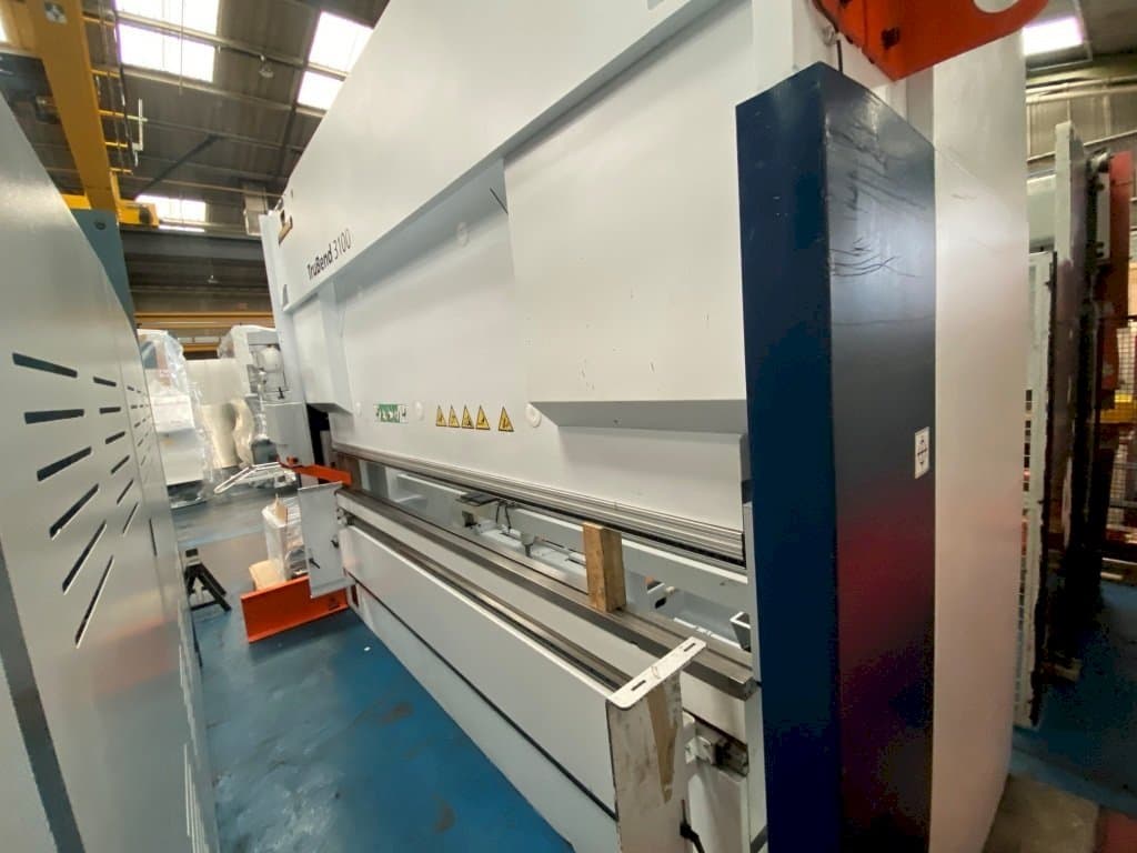Vista frontal de la máquina Trumpf TruBend 3100