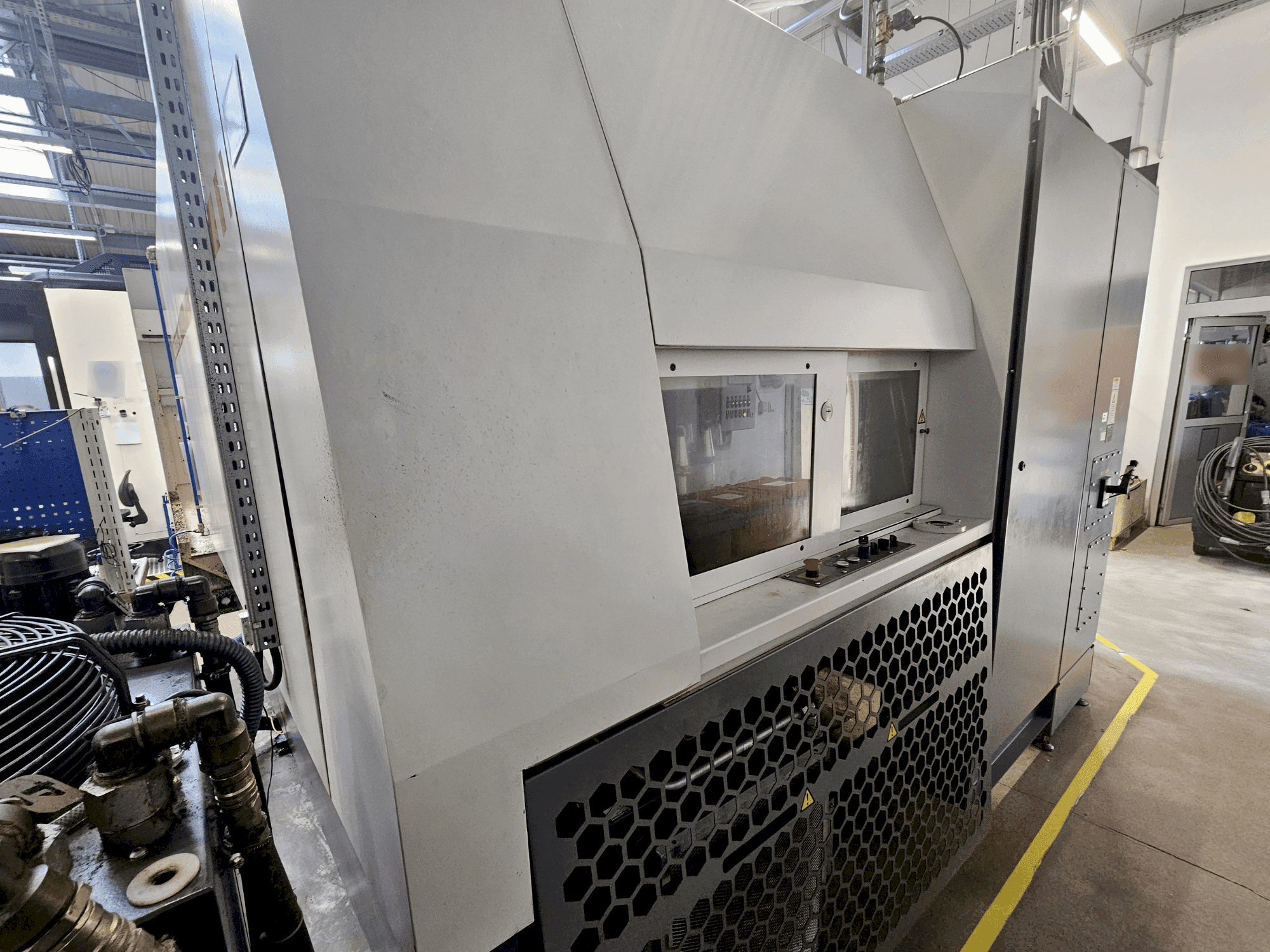 Vista lateral der KOVOSVIT MAS MCU 630V-5X  Maschine