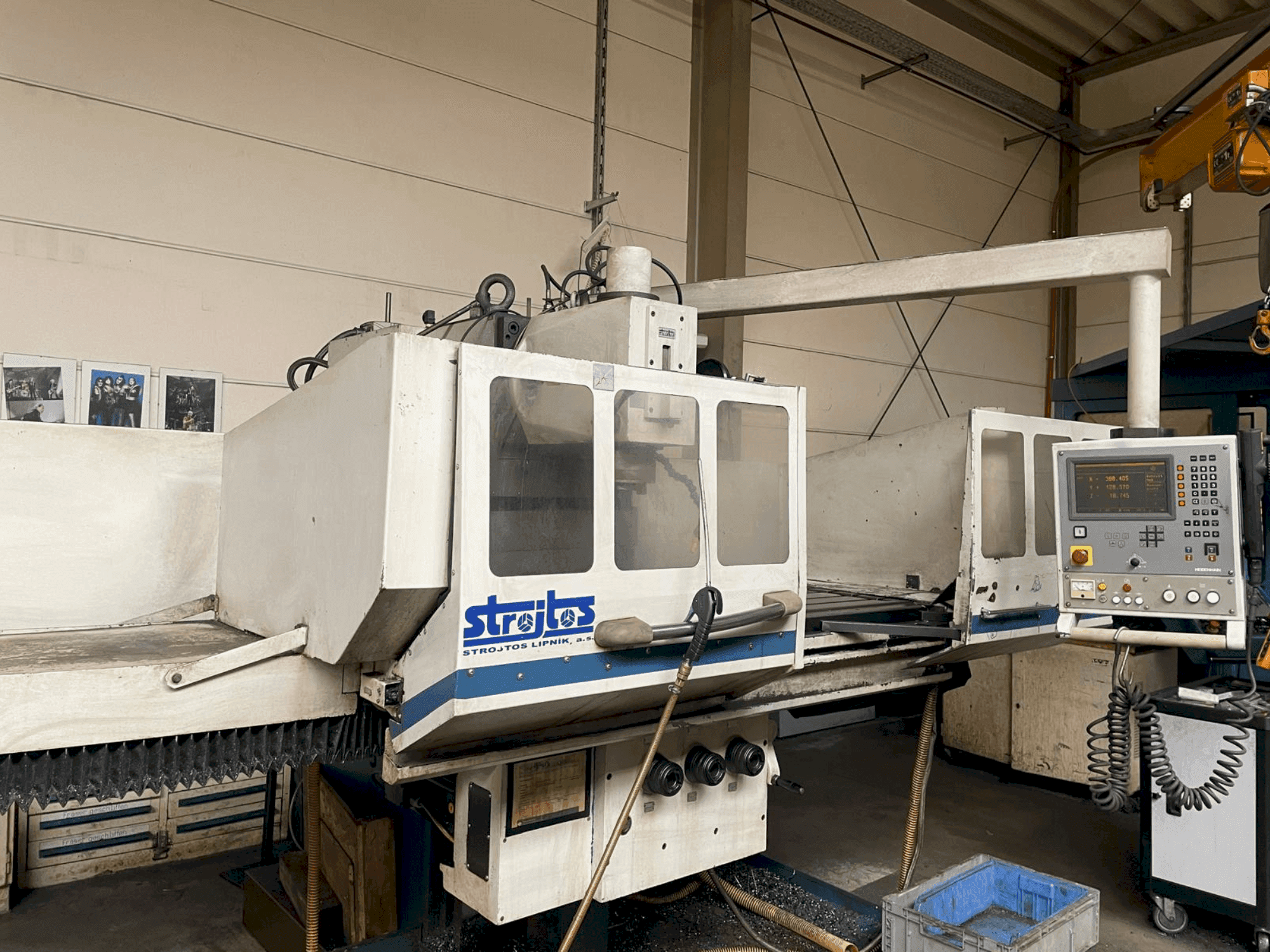 Vista frontal de la máquina Strojtos  FGS 63 NCP