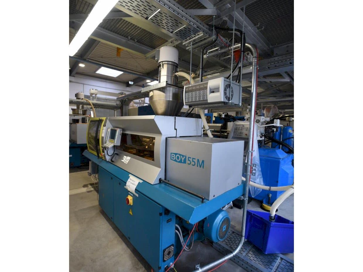 Vista frontal de la máquina BOY 55M