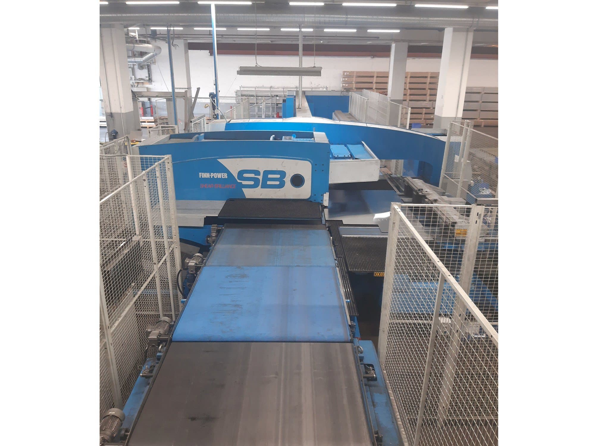 Vista frontal de la máquina Prima Power SB8