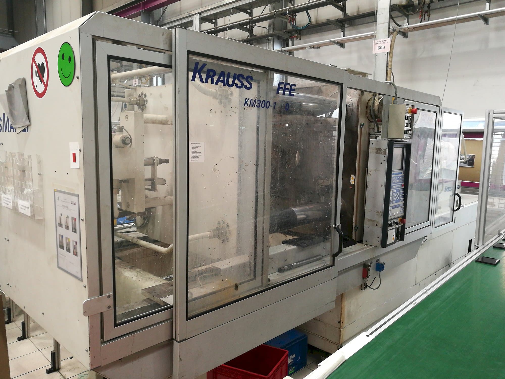 Vista izquierda de la máquina Krauss Maffei KM 300-1400 C2