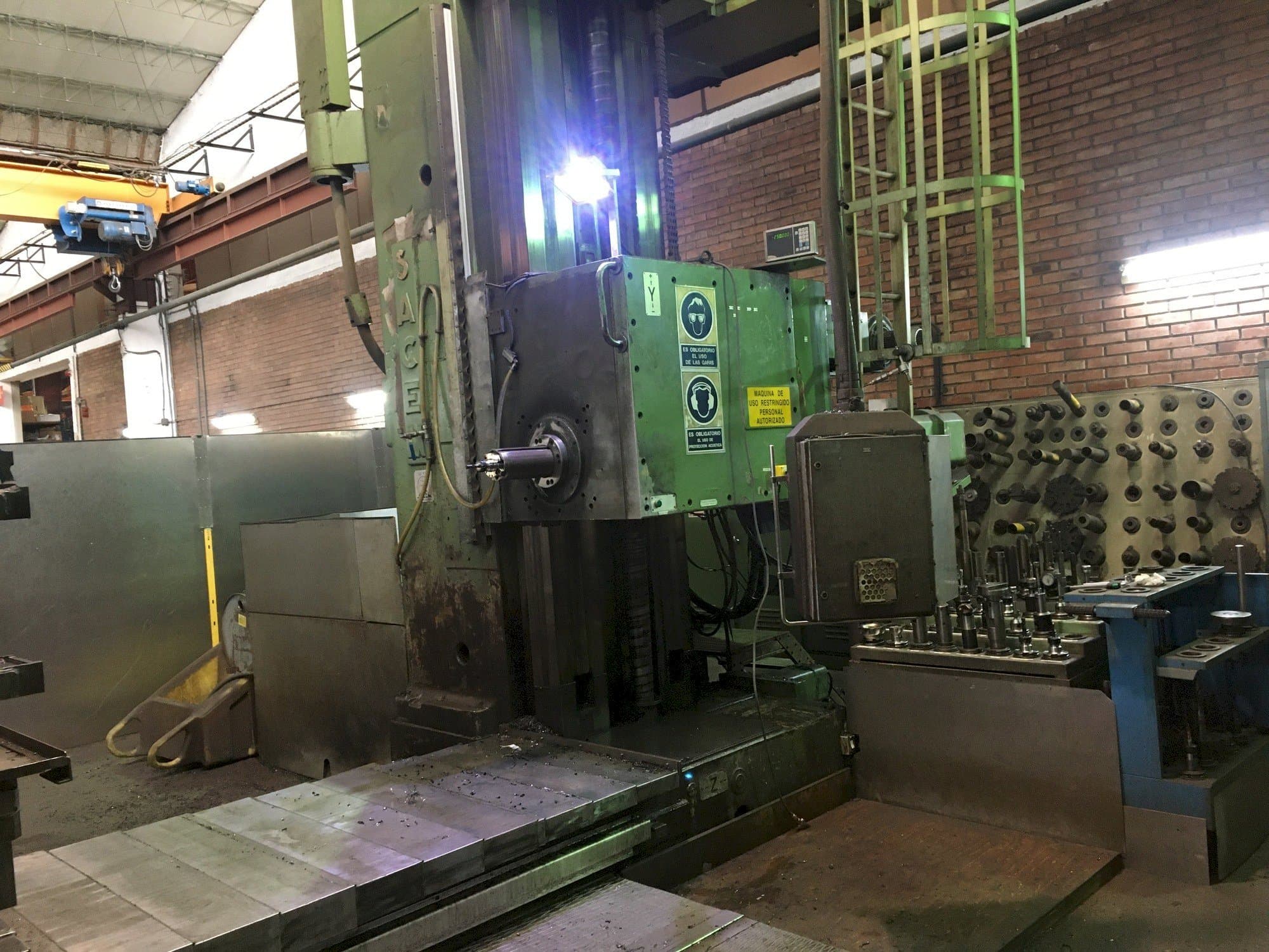 Vista frontal de la máquina Sacem									 M.S.T 130 C/N